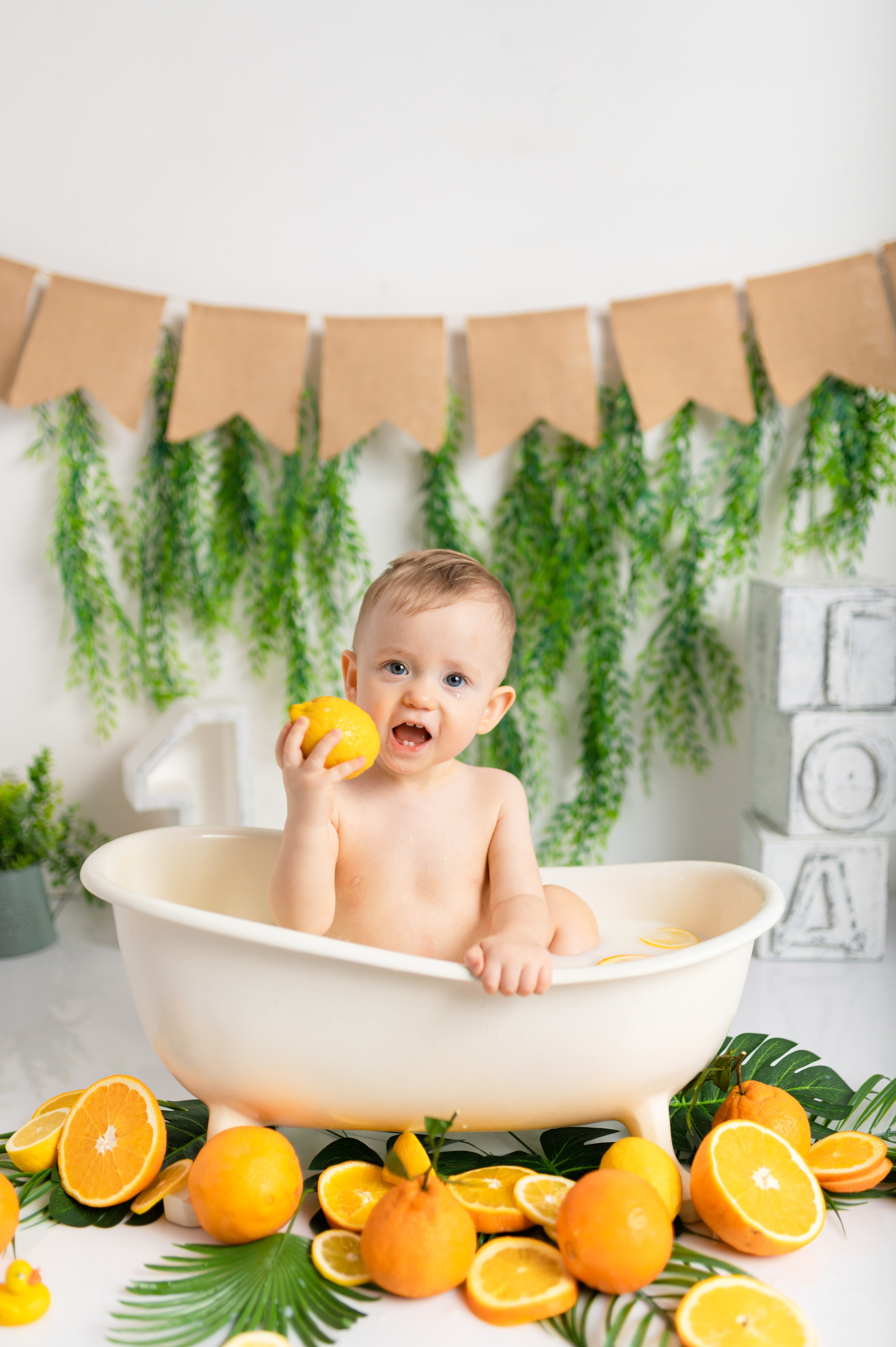 Молочная ванна. Детский фотограф в городе Жуковский Алиса Коробанова