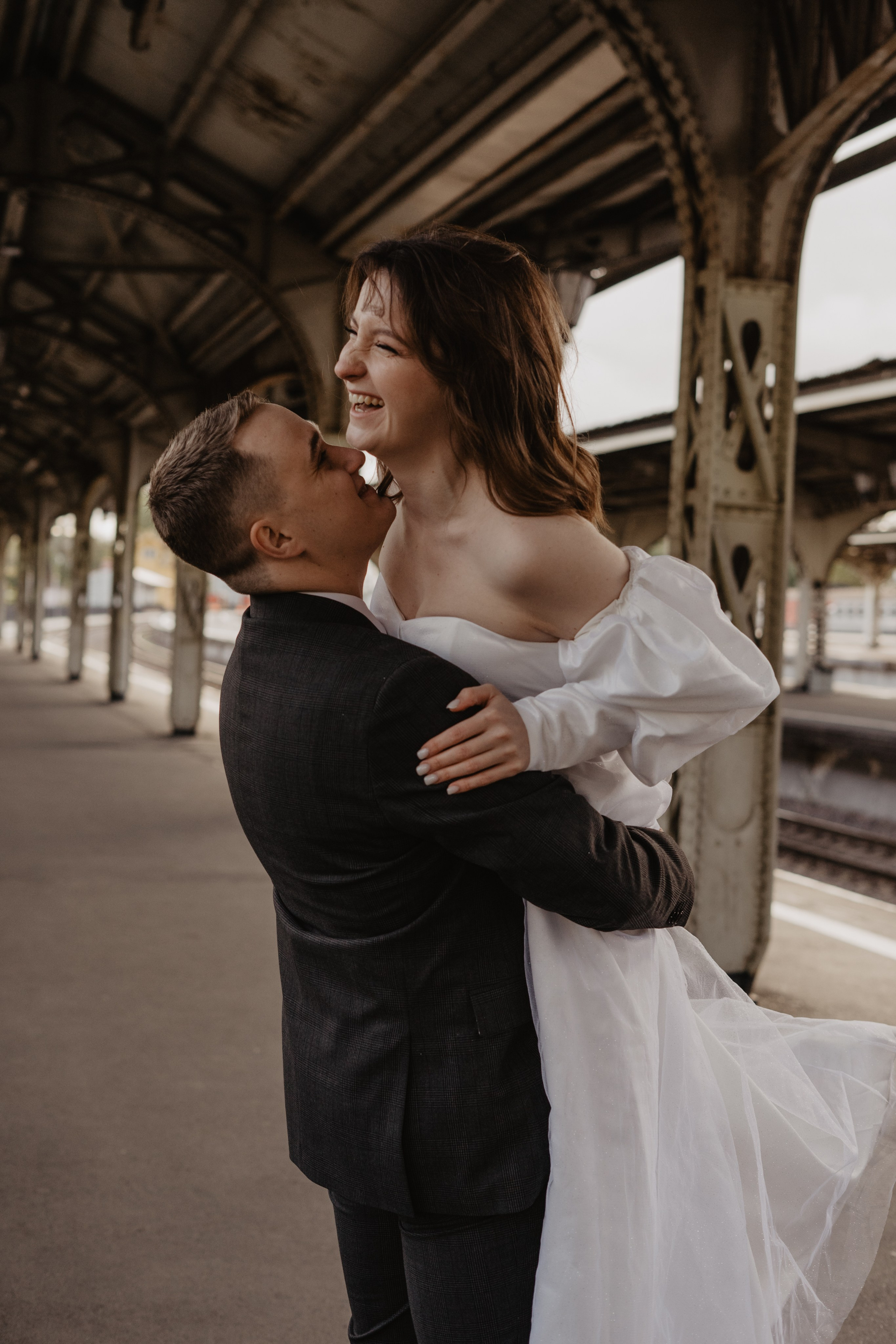 Оксана & Денис | Влюбленные на вокзале. Дина Альбур | Фотограф в Санкт-Петербурге