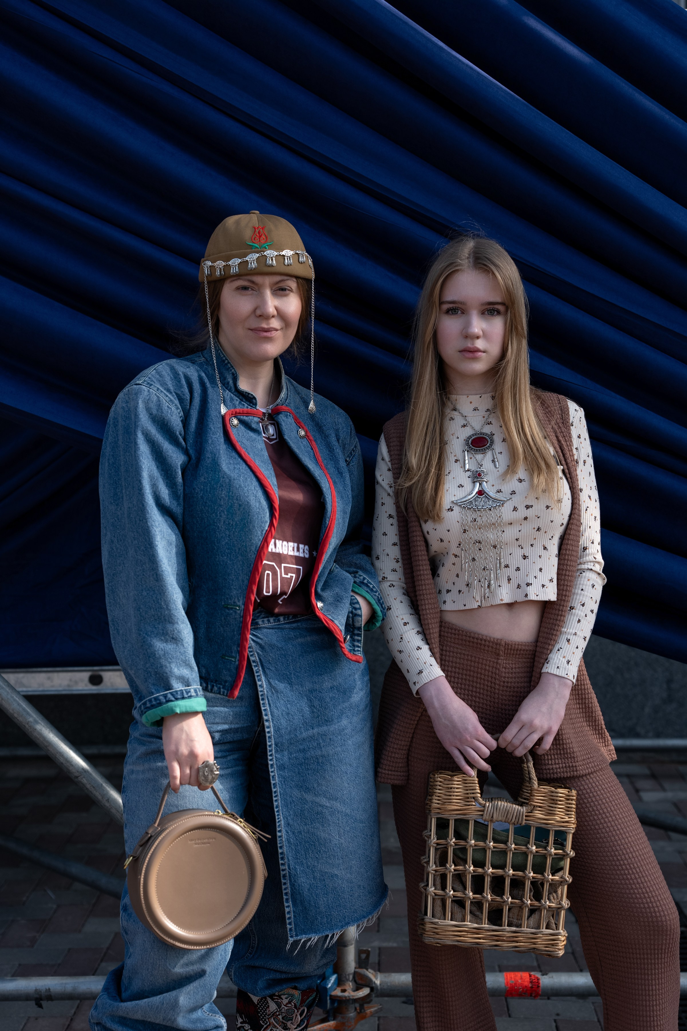 Visa Fashion Week Almaty Pre-Fall 2026 April StreetStyle Day 1. Сайт Алматинского НЮ АРТ, будуар и фэшн фотографа Дениса Карпенко