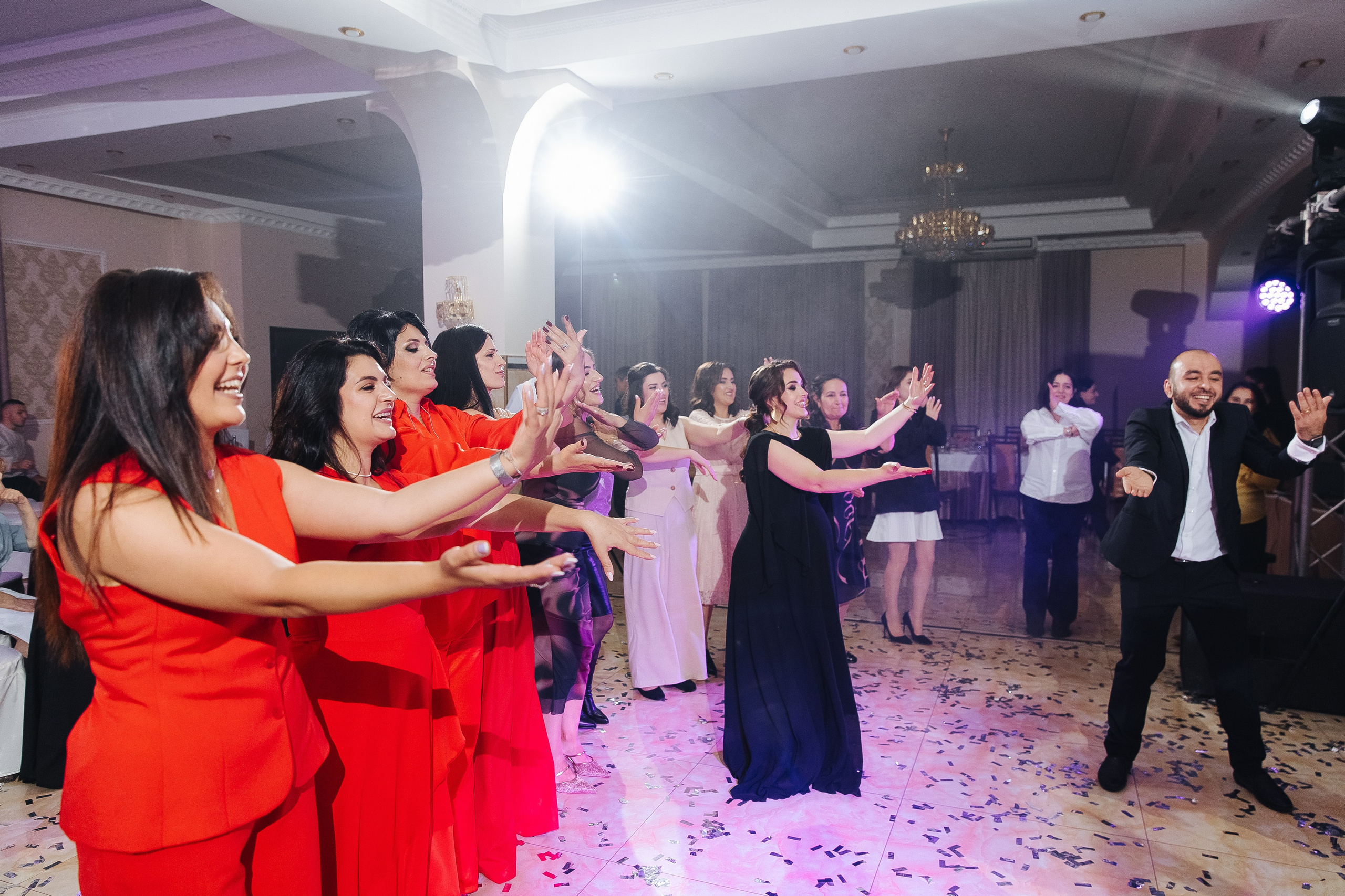 Ани и Назели. 35&5 День рождения, «Янтарь». Фотограф в Красноярске Надежда Воскресенская