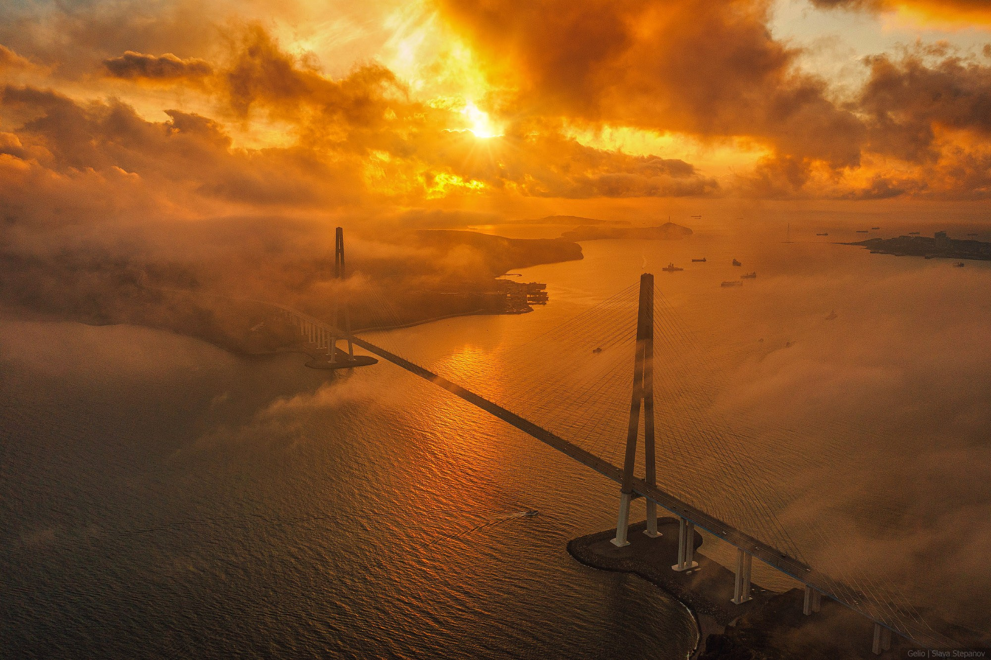 Владивосток, мост русский на закате с высоты