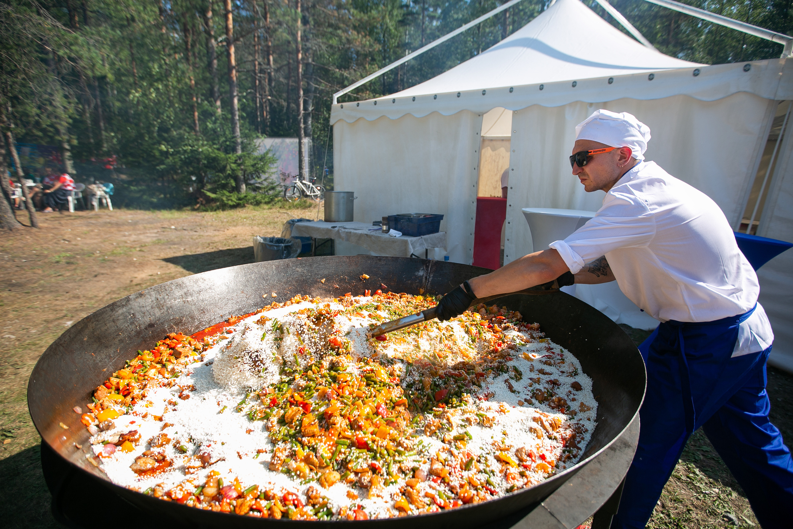 огромная сковородка