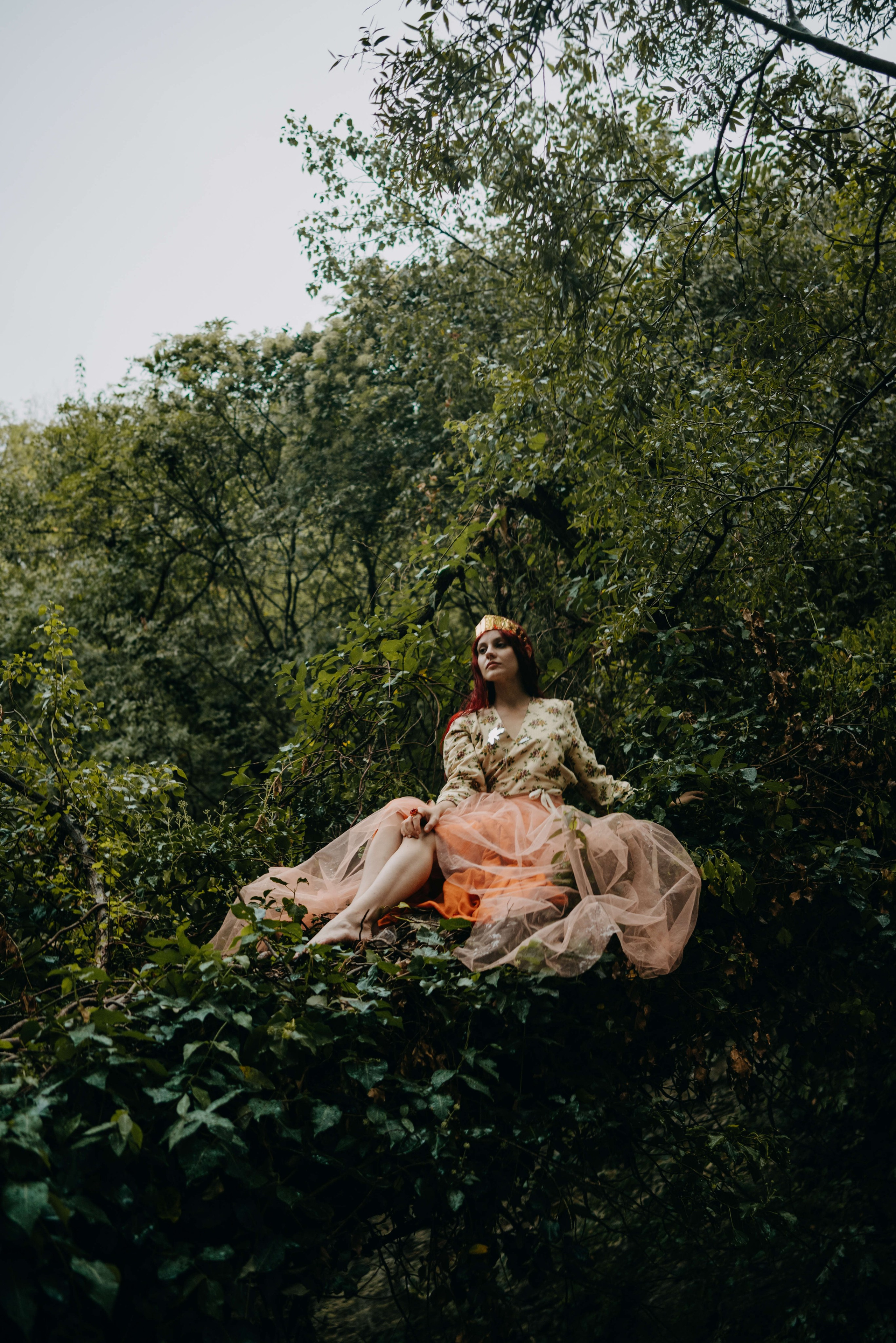 Съемка для бренда славянских украшений в лесу. Портретный и свадебный фотограф в Тбилиси • xeniqo