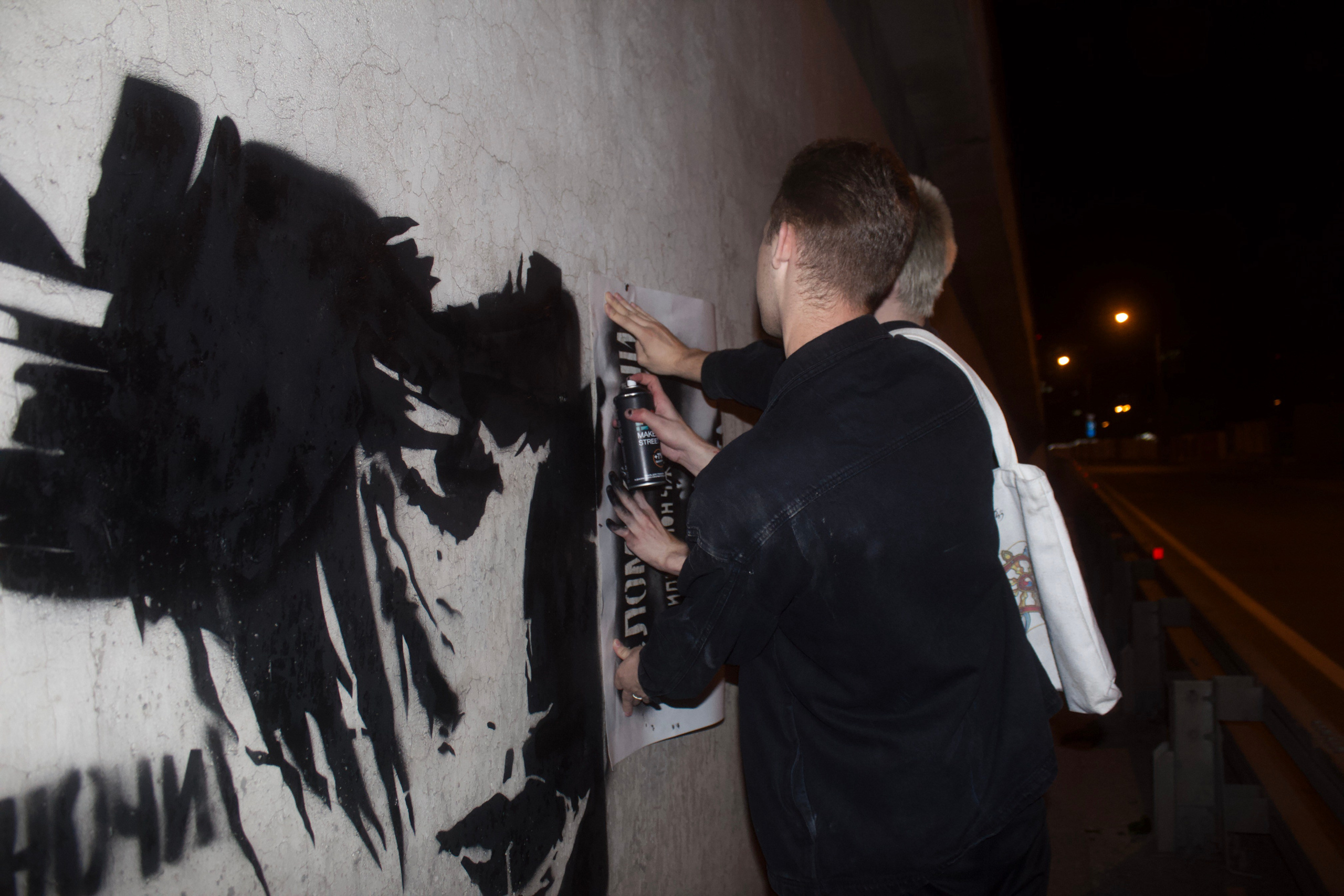 Процесс граффити. Концертный и портретный фотограф в Москве Соня Спросонья
