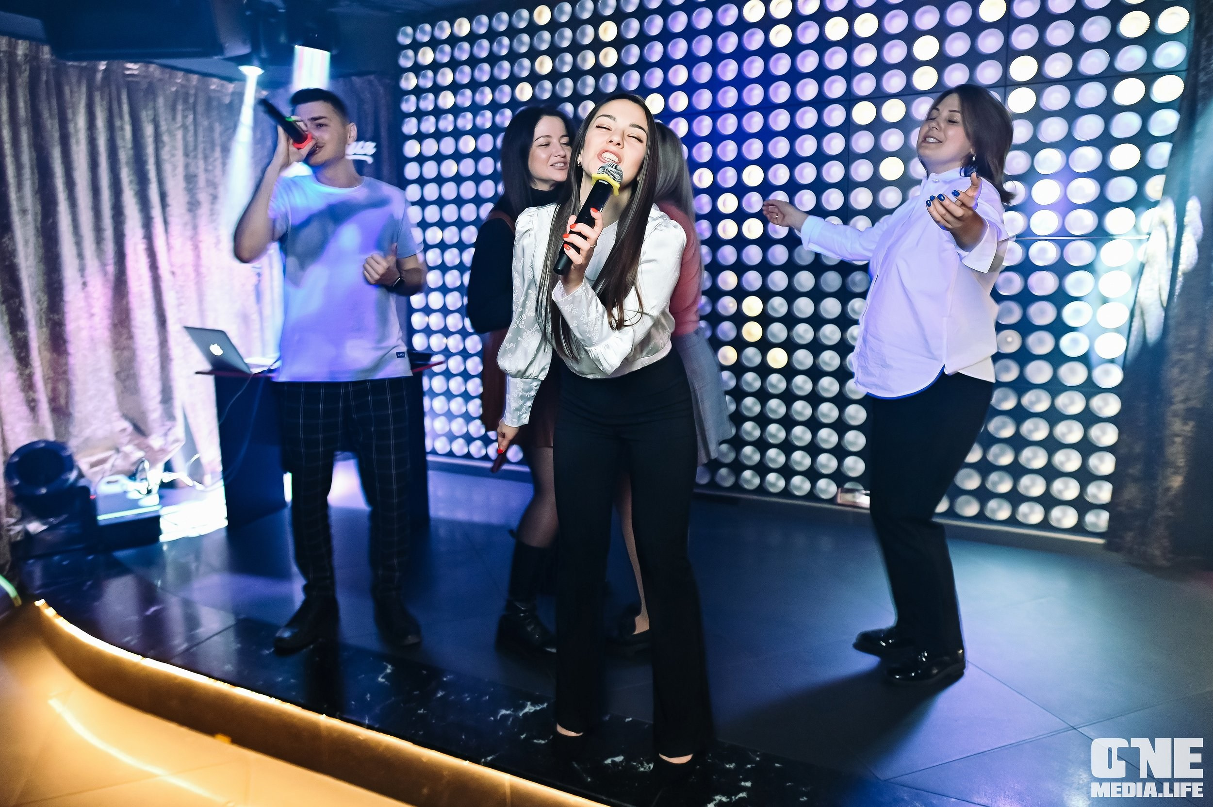 Фоторепортаж из караоке-клуба Эйфория. One Media Life: фоторепортажи, фотоотчеты с мероприятий и заведений