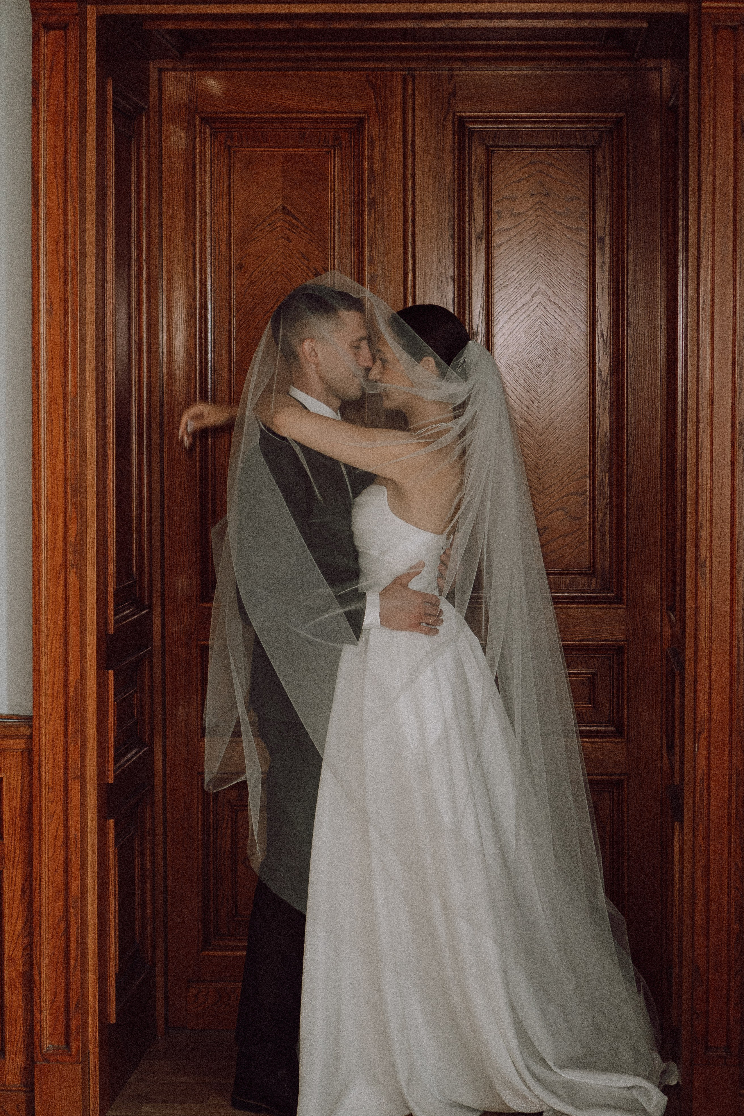 СВАДЕБНАЯ ПРОГУЛКА В САНТК-ПЕТЕРБУРГЕ (ИСАКИЕВСКИЙ СОБОР, ЗИМНЯЯ КАНАВКА, ЭРМИТАЖ И БОЛЬШАЯ МОРСКАЯ УЛИЦА). Профессиональный фотограф, Санкт-Петербург — Виктория Богомолова