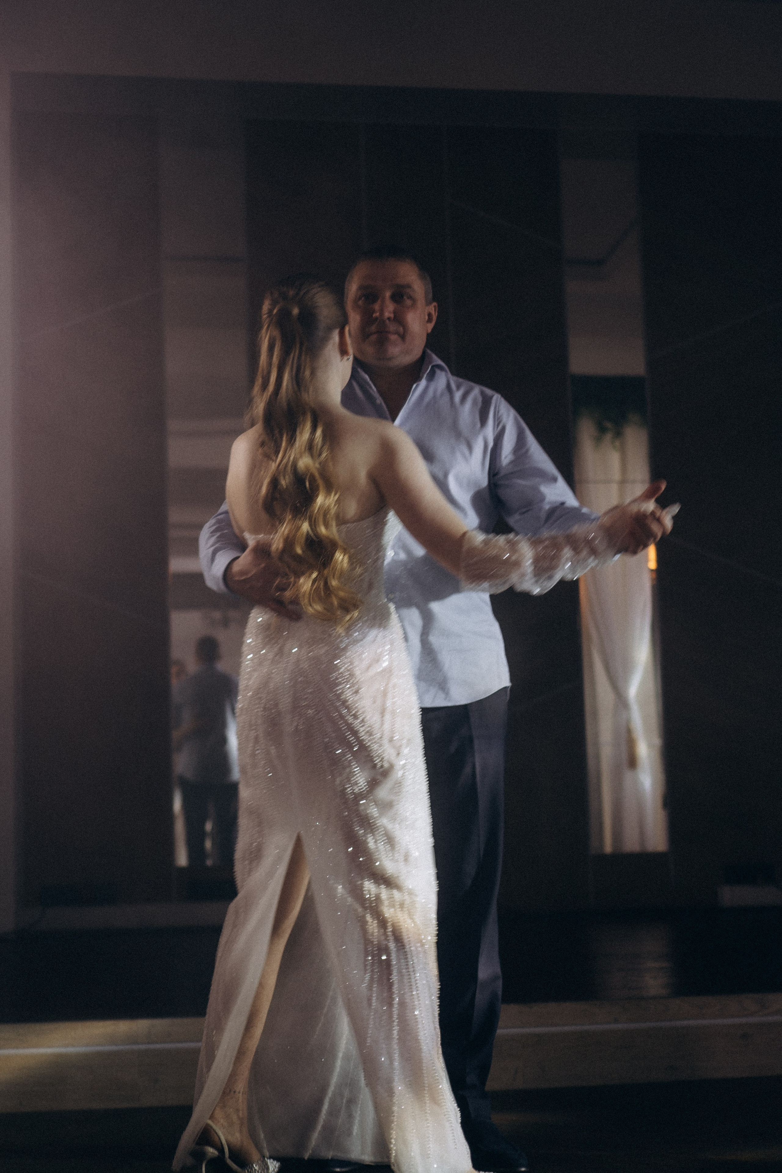 ТАНЕЦ С ПАПОЙ СВАДЕБНМ БАНКЕТЕ (СНЯТО В СИБИРЕ В НИЖНЕВАРТОВСКЕ). Профессиональный фотограф, Санкт-Петербург — Виктория Богомолова