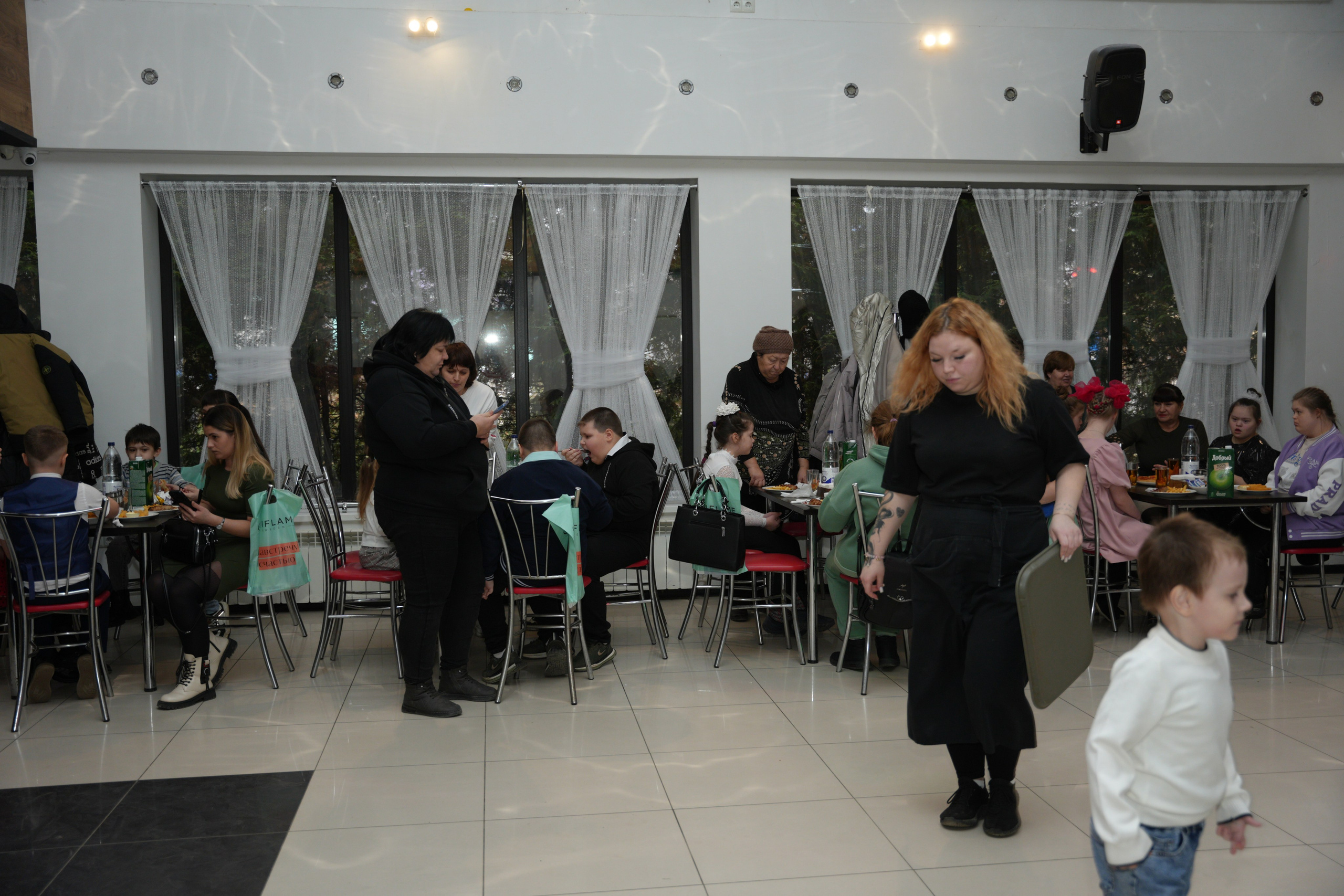 Социально —благотворительная акция «Ты в этом мире не один», посвященная Международному дню инвалидов. ВЫПУСКНЫЕ АЛЬБОМЫ, Школьный фотограф, семейный и свадебный в Саратове и области Ольга Плаксина