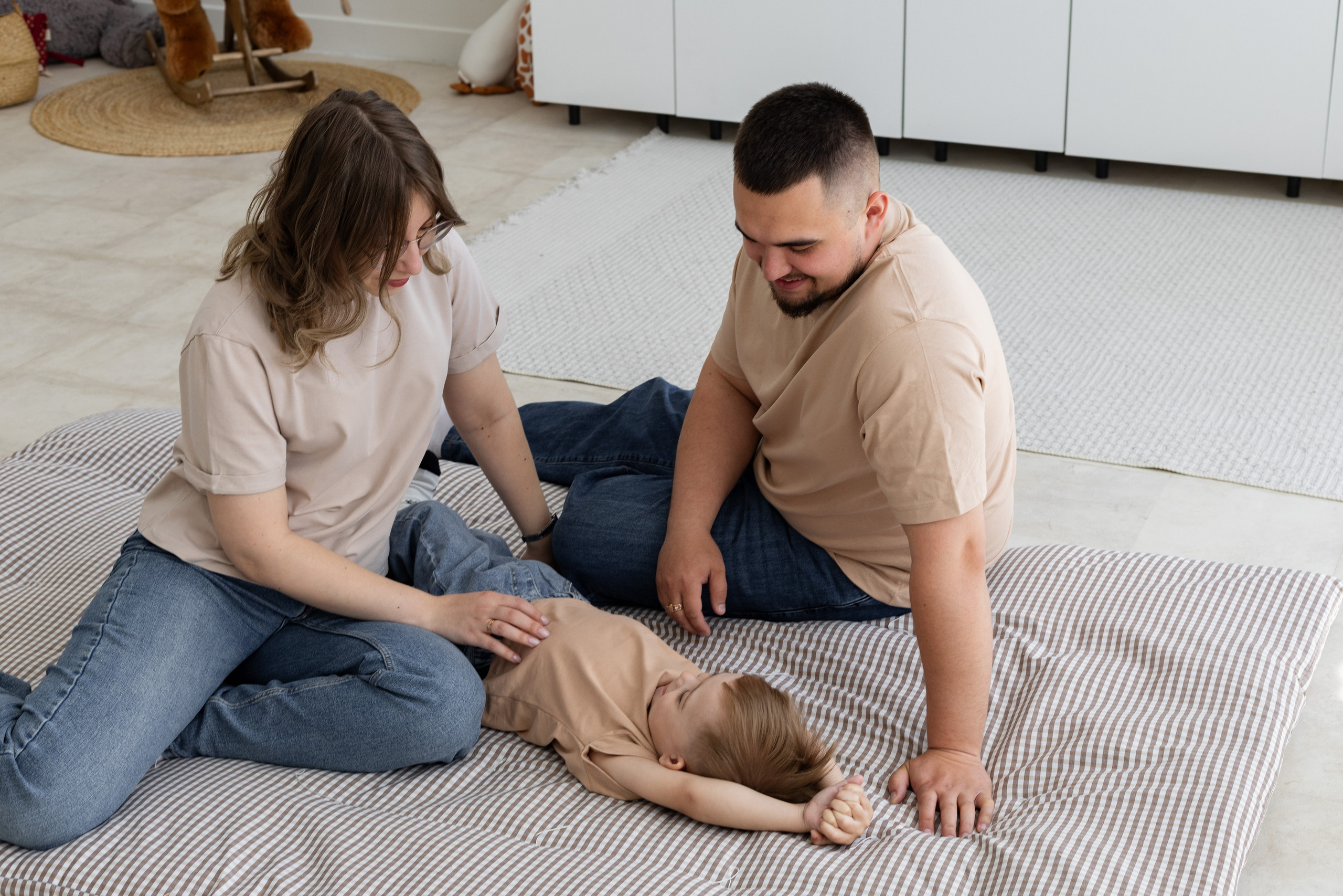 Семейная фотосессия в студии (Михаил, Крестина и Макар). Женский фотограф в Орске Новотроицке Динара Долганова