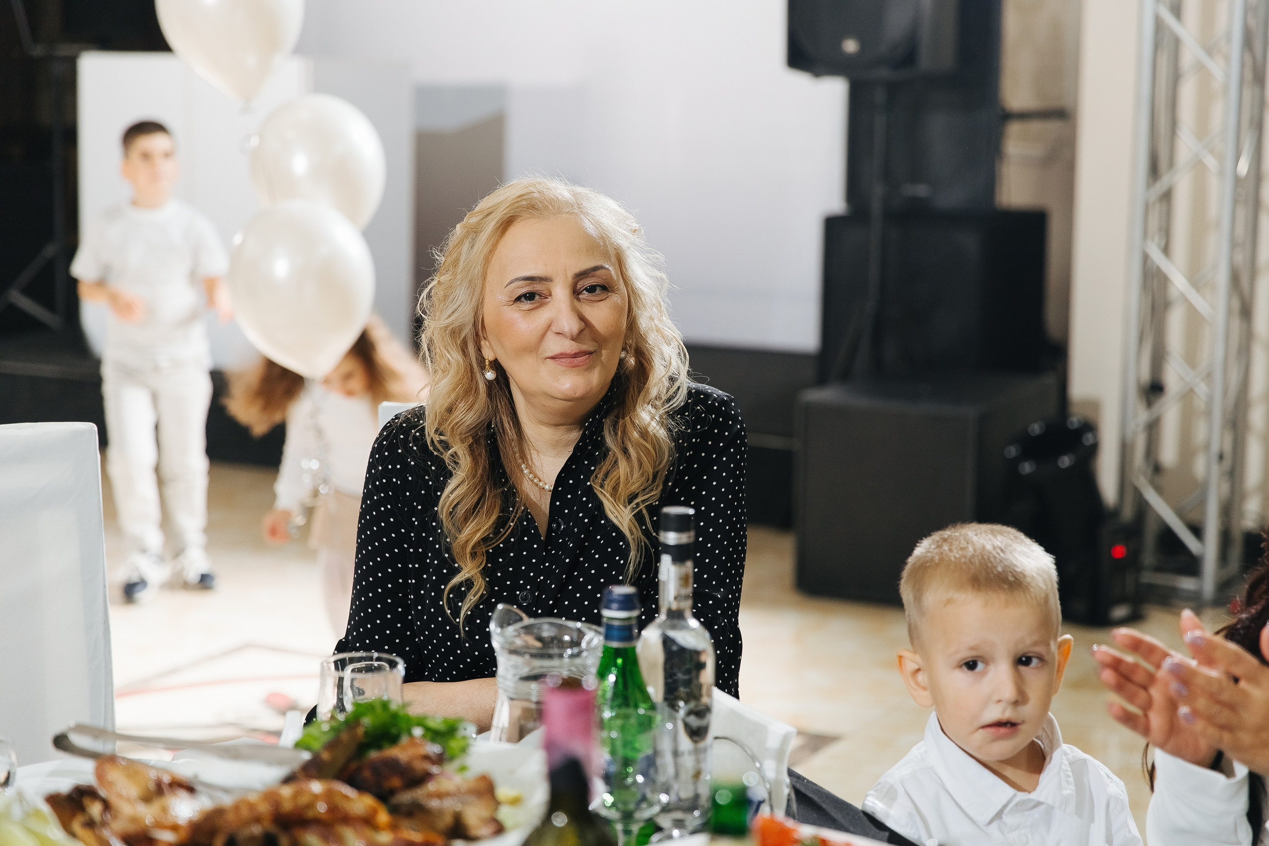 Ани и Назели. 35&5 День рождения, «Янтарь». Фотограф в Красноярске Надежда Воскресенская