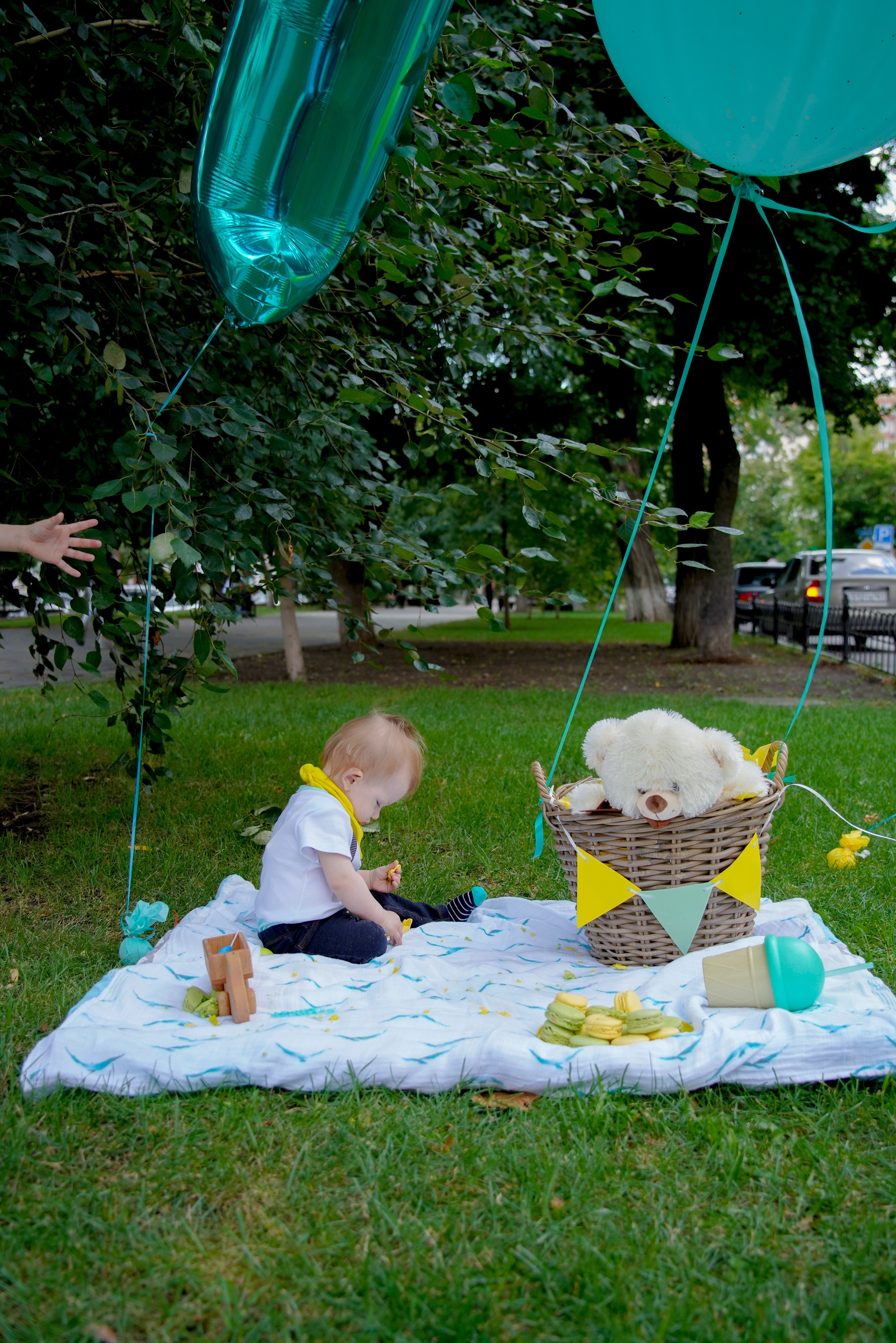 1 год)). Max Matvich and Victoria Basova are professionals in their field