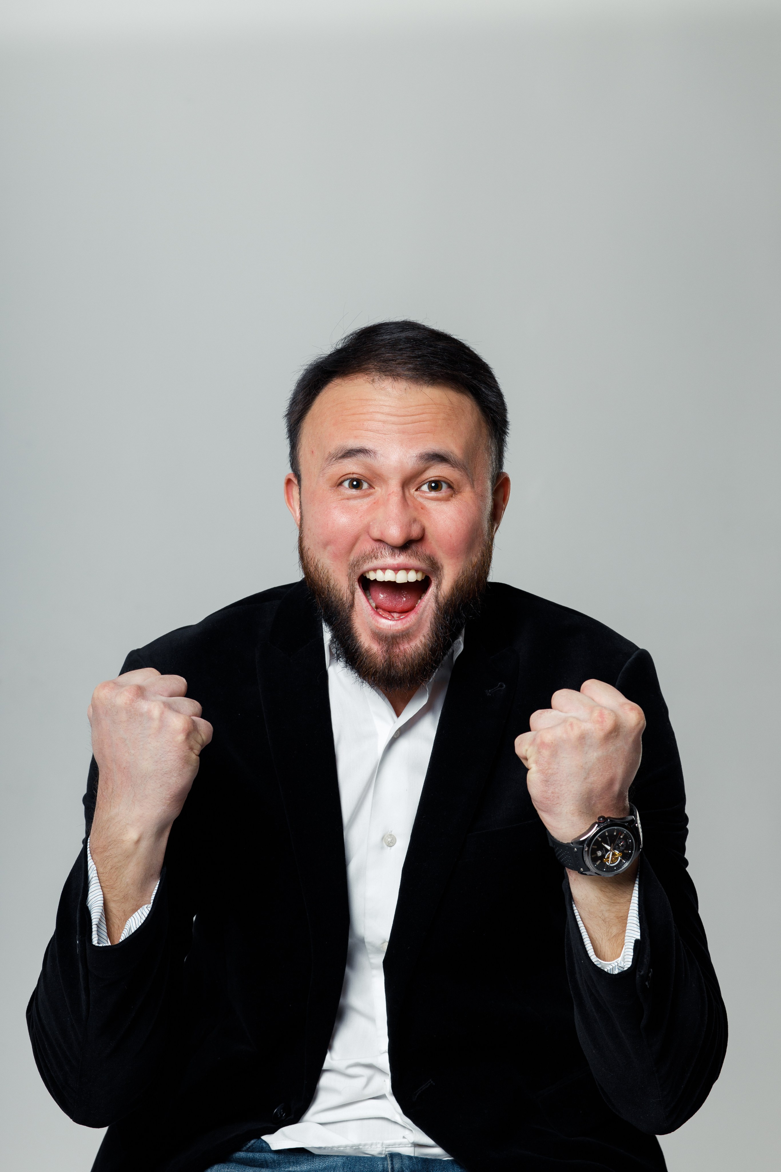 Бизнес-фотограф в Алматы — корпоративные съёмки, деловые портреты и репортажи. Профессиональный фотограф в Алматы