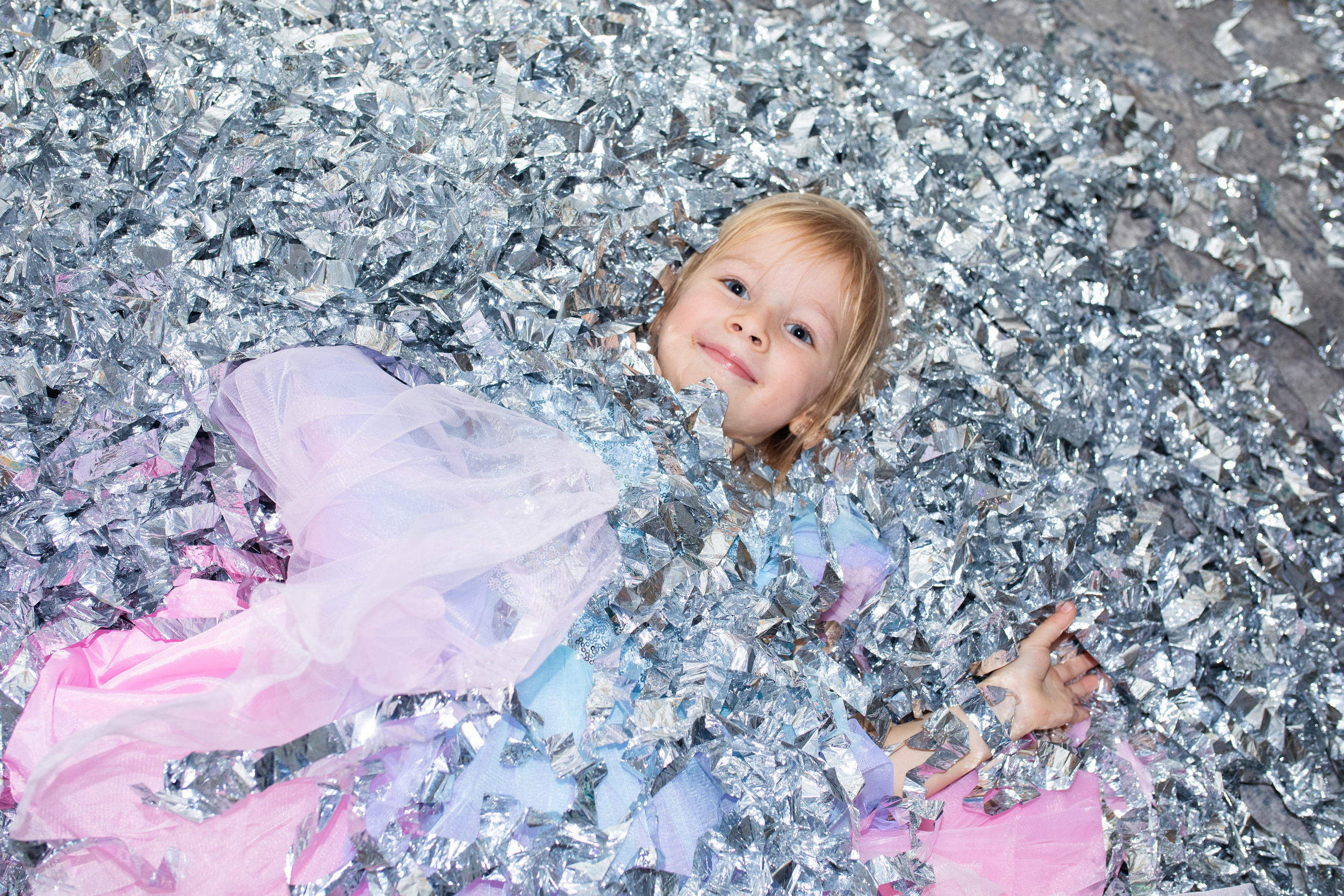 Гринч или как выключили свет в лофте вечером) атмосферные фото детского праздника со свечами и фонариками. Фотограф в Новосибирске Ася Зверева