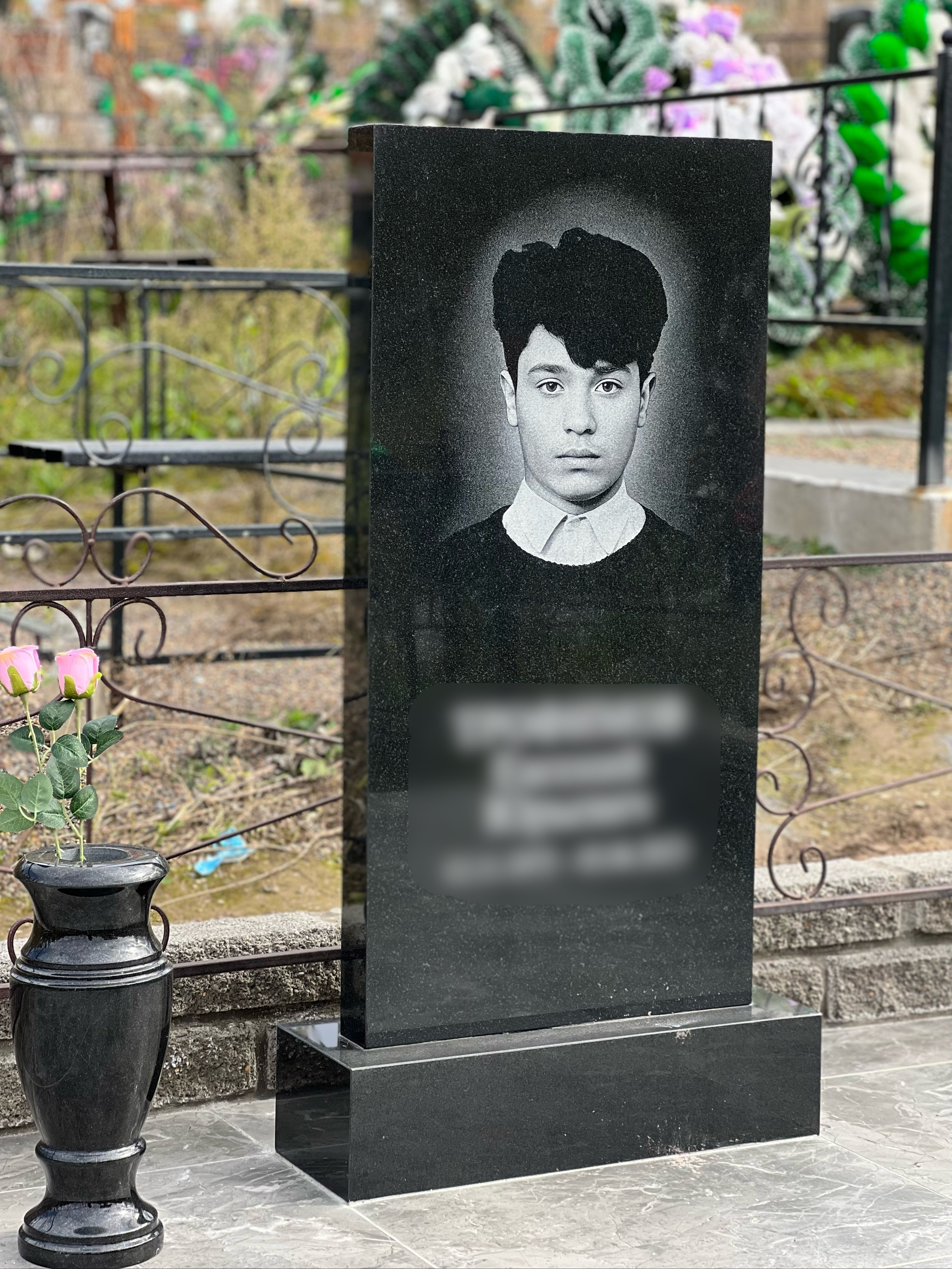 Гравировка от наших художников. ГРАНИТ26 Ритуальные услуги Железногорск. Благоустройство могил, продажа памятников