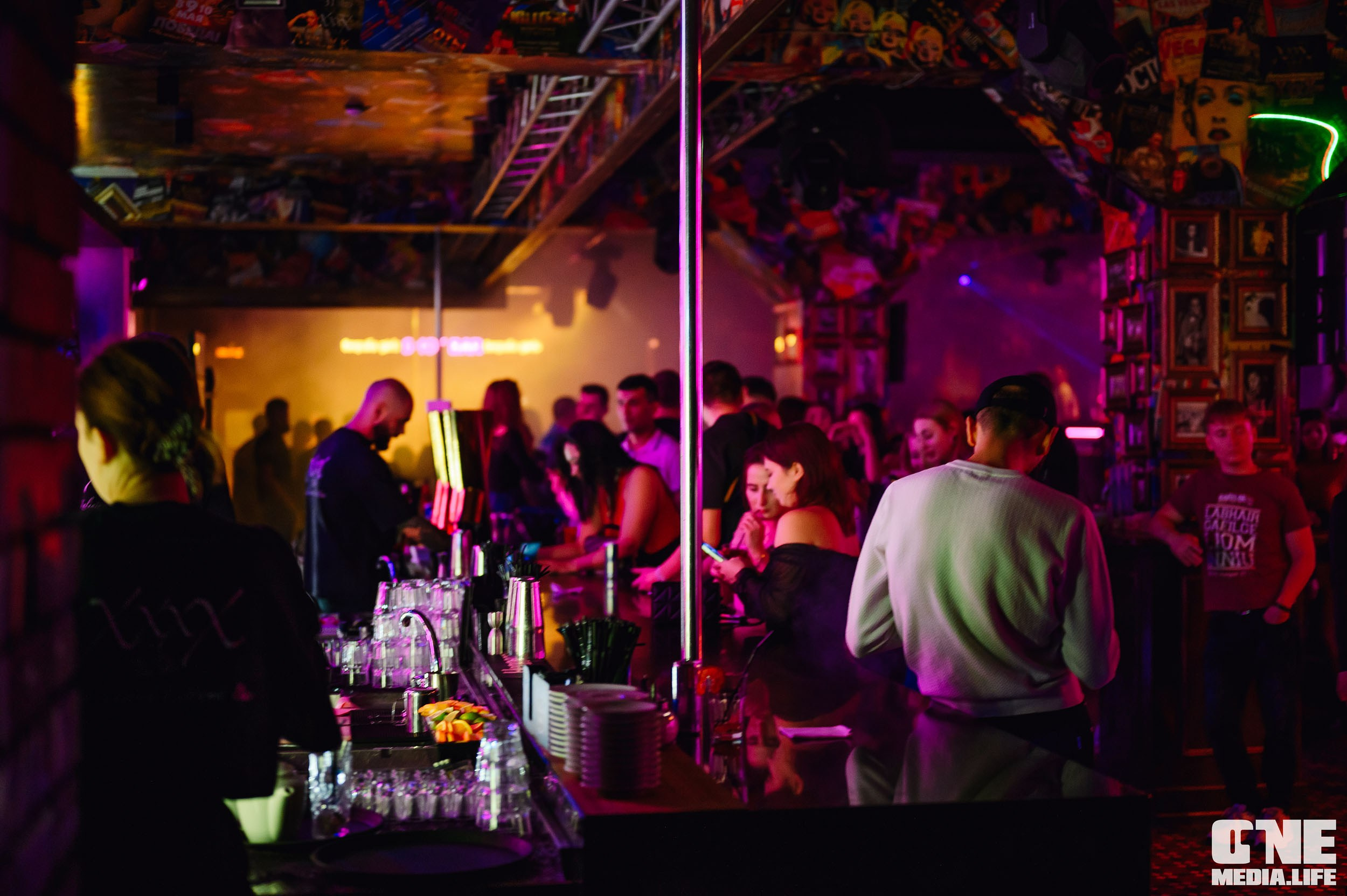 Фоторепортаж из бара XxxX. One Media Life: фоторепортажи, фотоотчеты с мероприятий и заведений