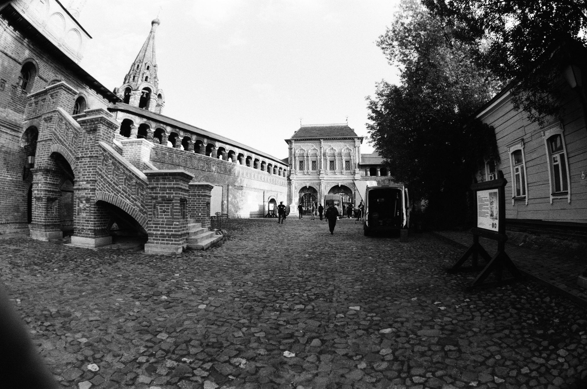 Митрополичьи палаты