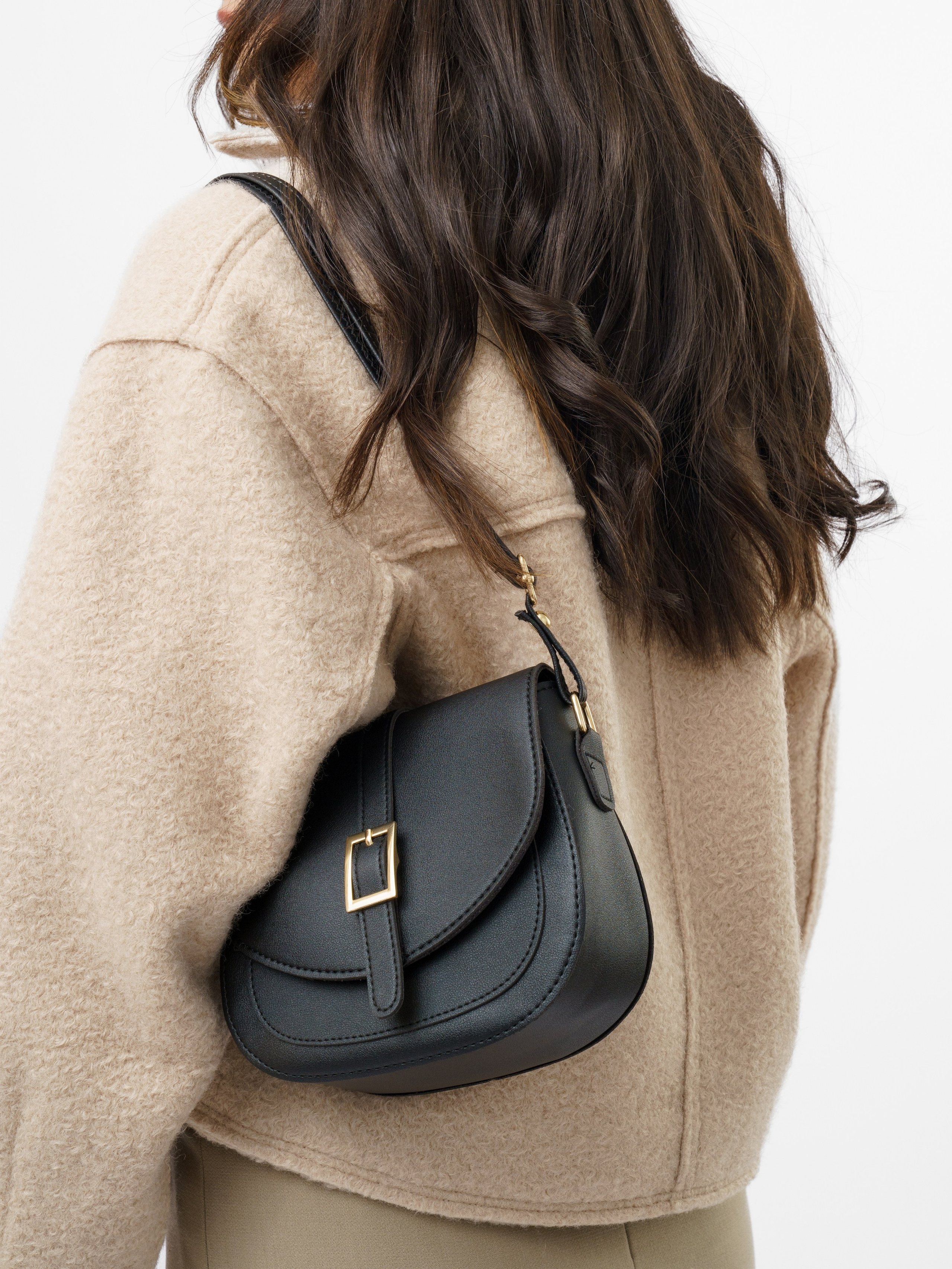 Съемка сумок со стилистом. KED Production — продакшн из СПб. Создаём фото, видео и контент, который помогает брендам и селлерам продавать больше