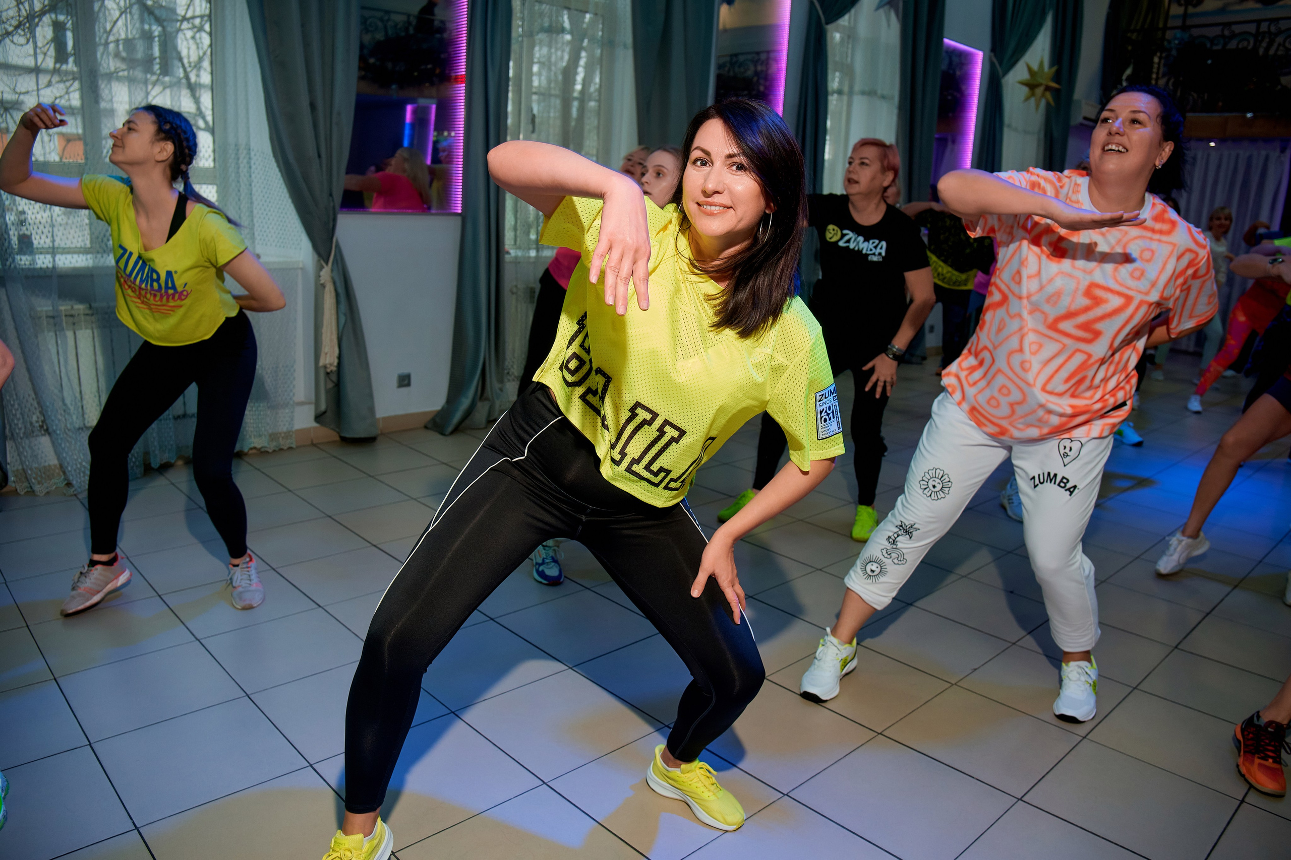 Благотворительная тренировка ЗУМБА. Арт-кафе «Чайка». Фотограф Таганрог Анна Трайжон