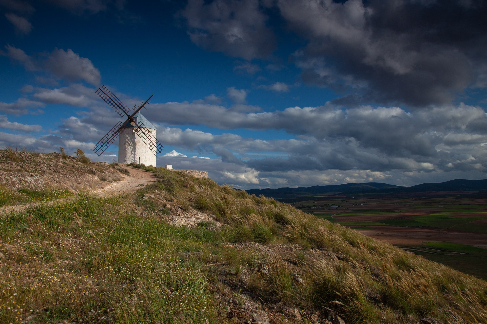 Consuegra España Molinos de viento de Don Quijote en la provincia de Toledo, Испания 2010. Фотограф Василий Буланов
