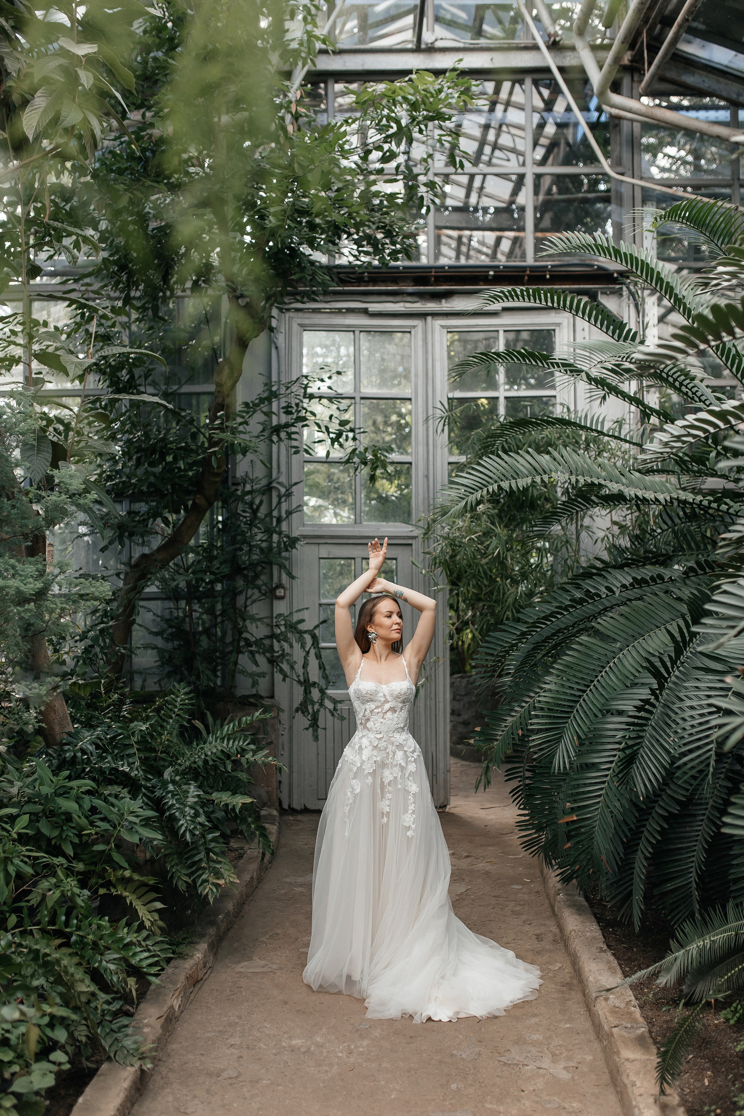 Свадебная фотосессия в Старой фондовой оранжерее Ботанического сада