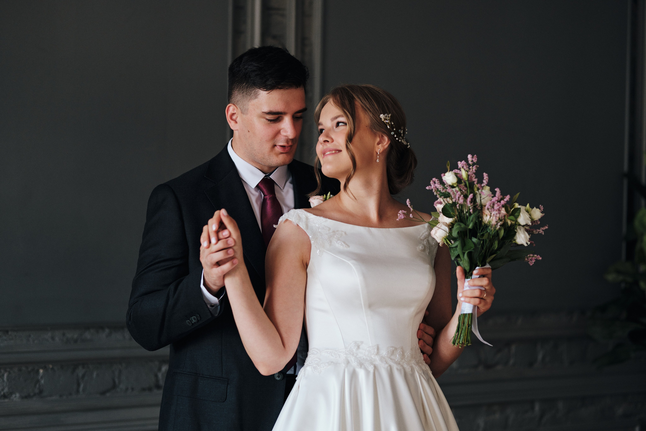 Фотосессия молодоженов в студии в СПб