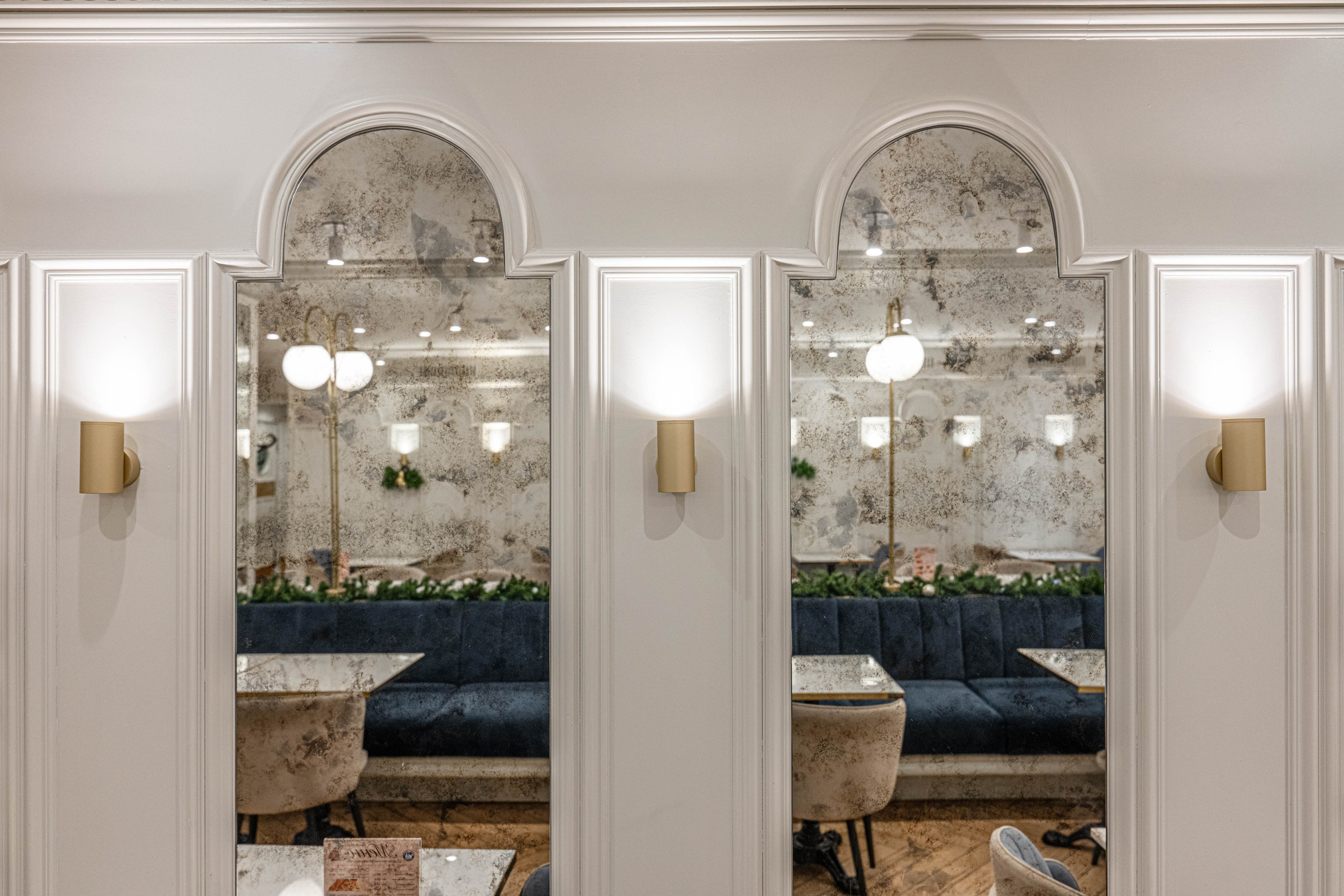 Фотосъемка освещения Maytoni в кафе Север. Интерьерный и репортажный фотограф в Санкт-Петербурге