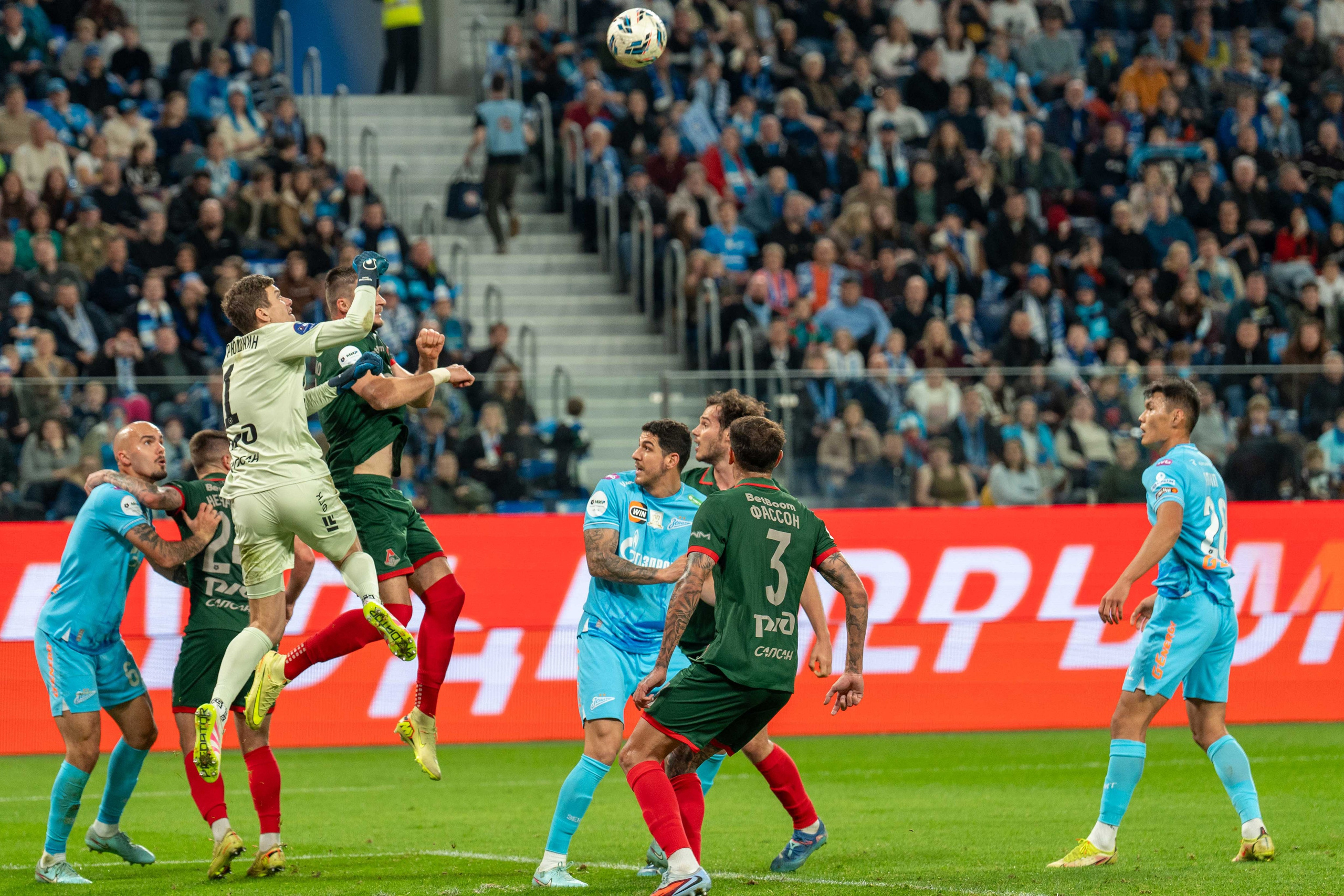 Зенит — Локомотив: фотогалерея 14-го тура РПЛ на Газпром Арене | Антон Гауф. Спортивный фотограф в Санкт-Петербурге | Антон Гауф