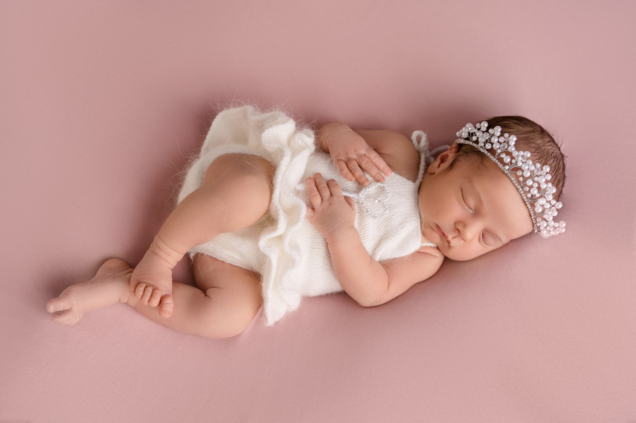 Newborn girl. Фотограф новорожденных малышей в Санкт-Петербурге