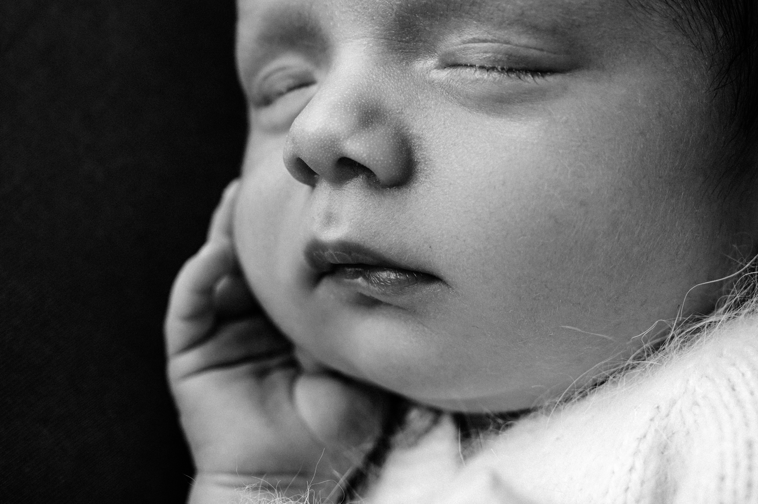 Черно белые фото. Фотограф новорожденных малышей в Санкт-Петербурге