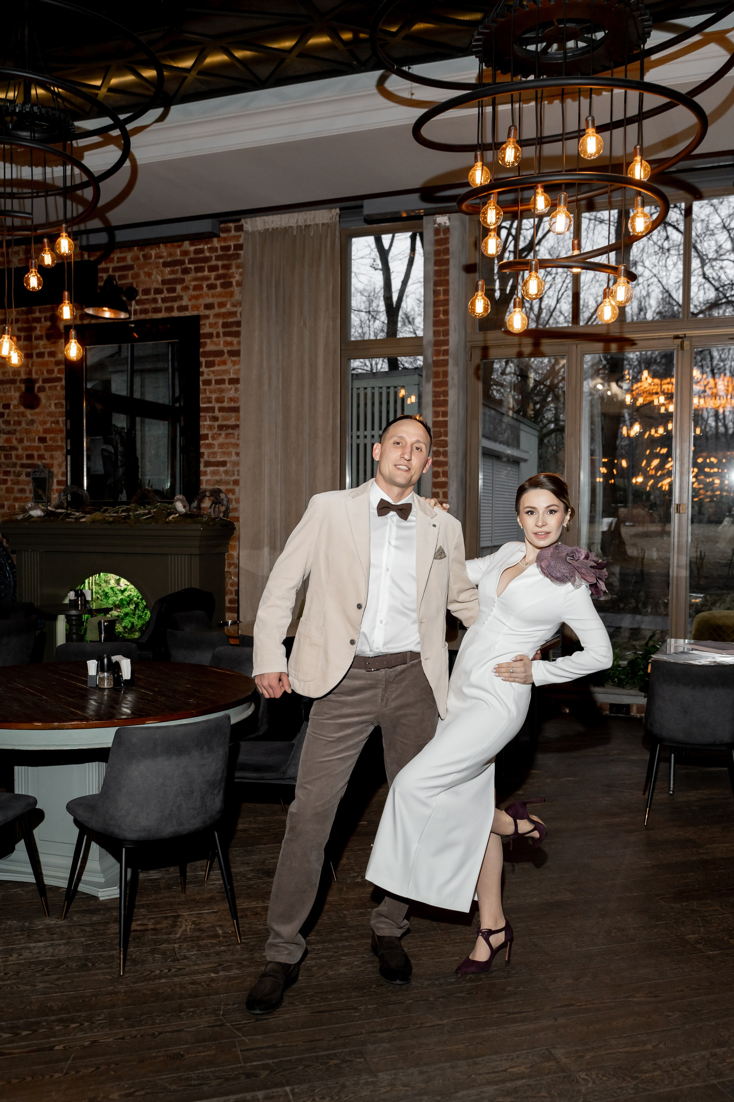 Свадебный фотограф в Москве. Свадебный фотограф Видное, Бутово, Домодедово, Щербинка, Царицыно. Свадебная фотосессия и сборы невесты в отеле Soluxe. Регистрация брака во дворце бракосочетания ВДНХ. Свадьба на ВДНХ. Свадебная фотосессия с ретро автомобилем Чайка. 