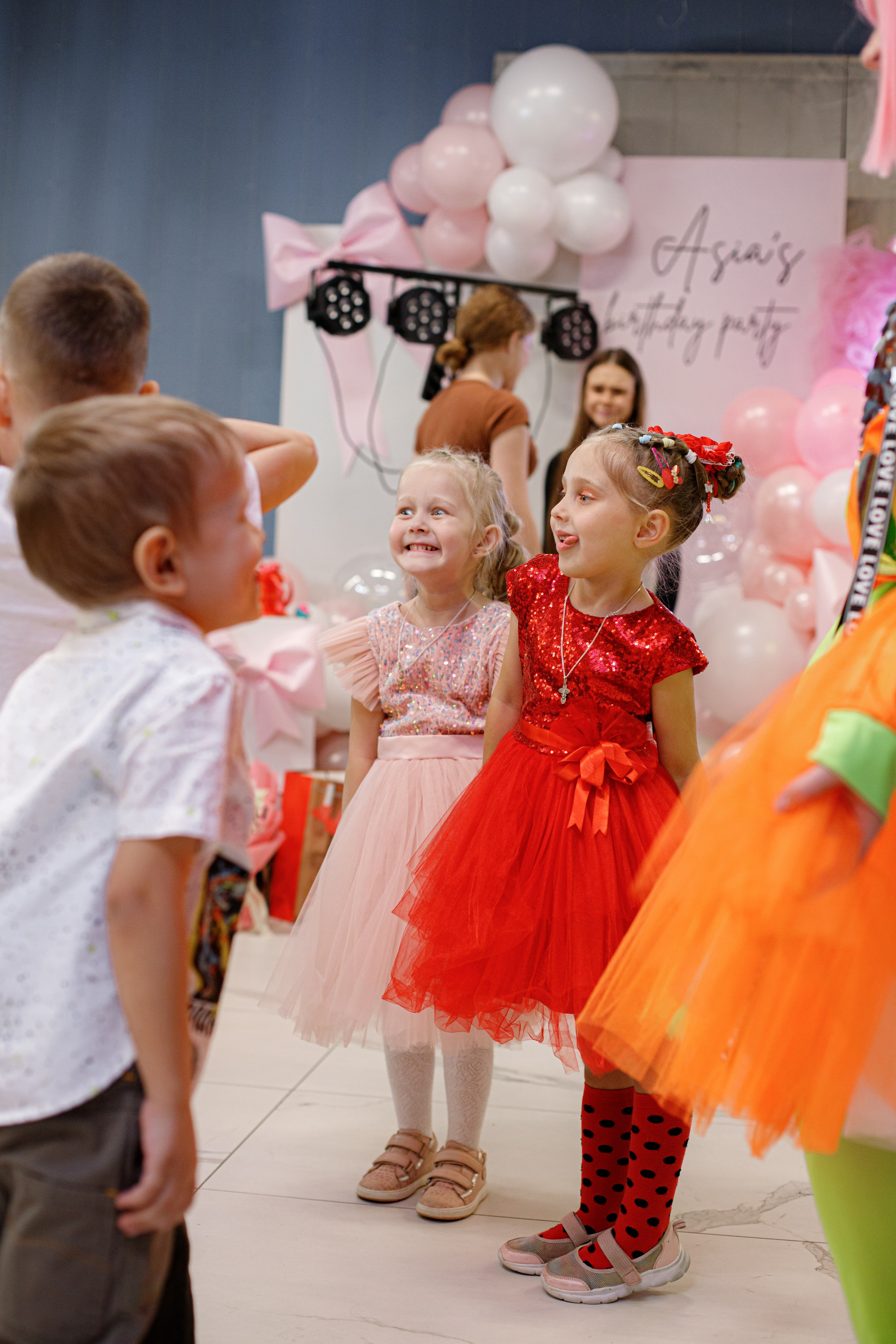 ASIA'S BIRTHDAY PARTY. Photokarish