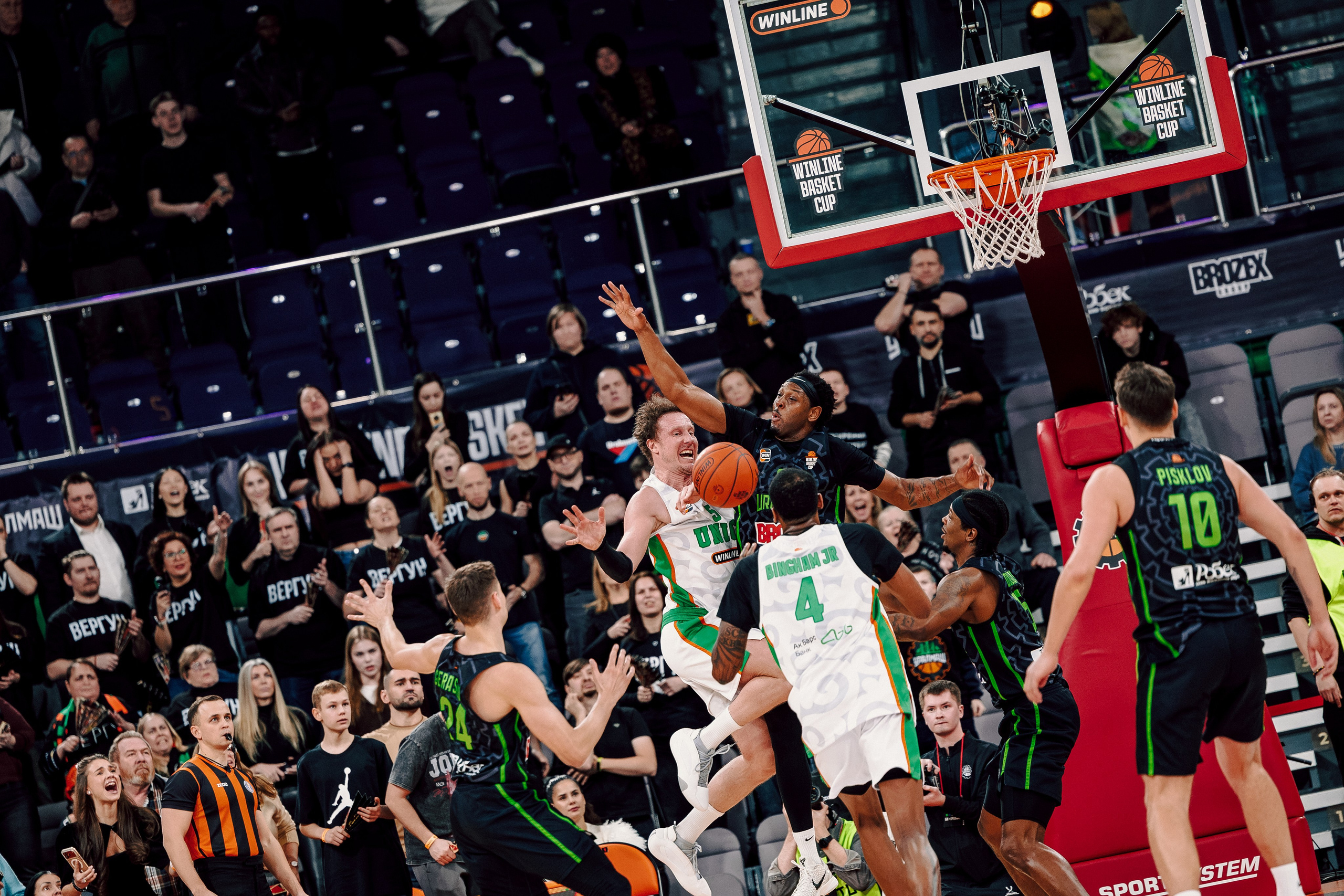 Winline Basket Cup — УРАЛМАШ — УНИКС. Лёшка Варзегов — фотограф
