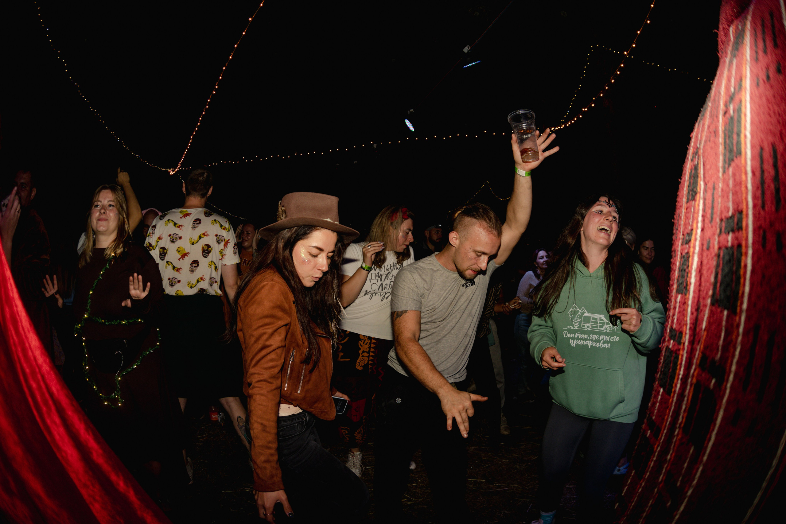 Фестиваль Hello Camper закрытие 2024. Репортажный и портретный фотограф в Санктпетербурге. Видиосъемка мероприятий в Санкт-Петербурге