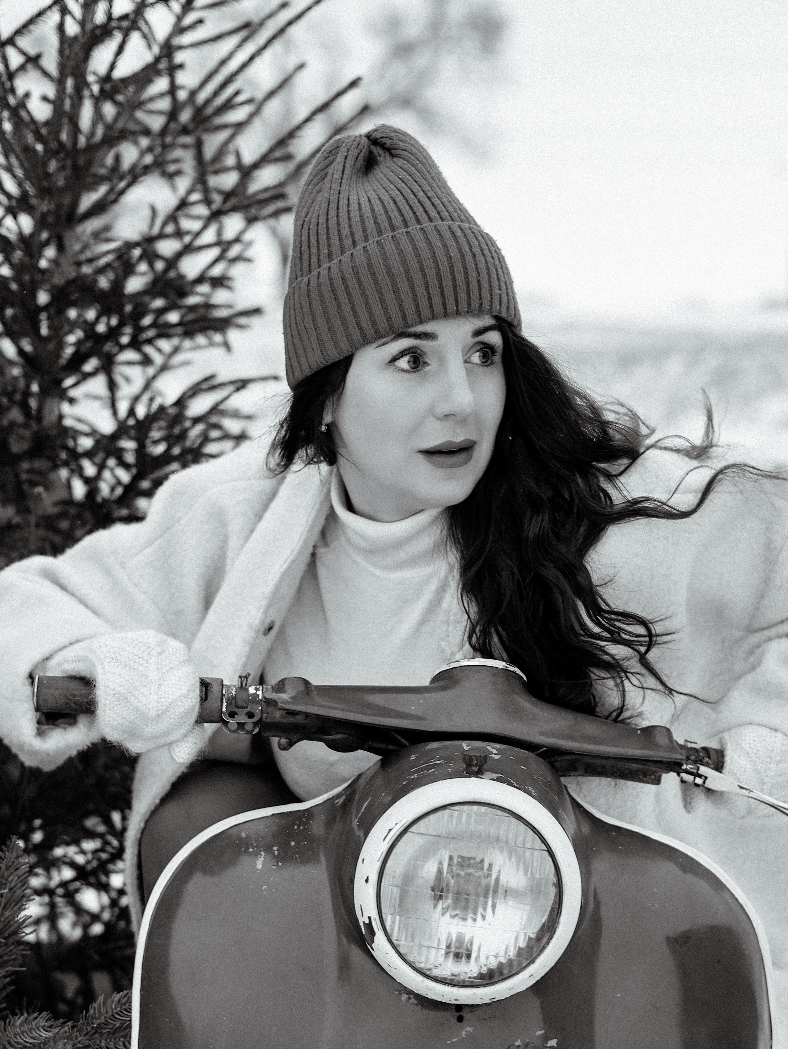 Вера в красном. Мания, портретный фотограф в городе Оренбург