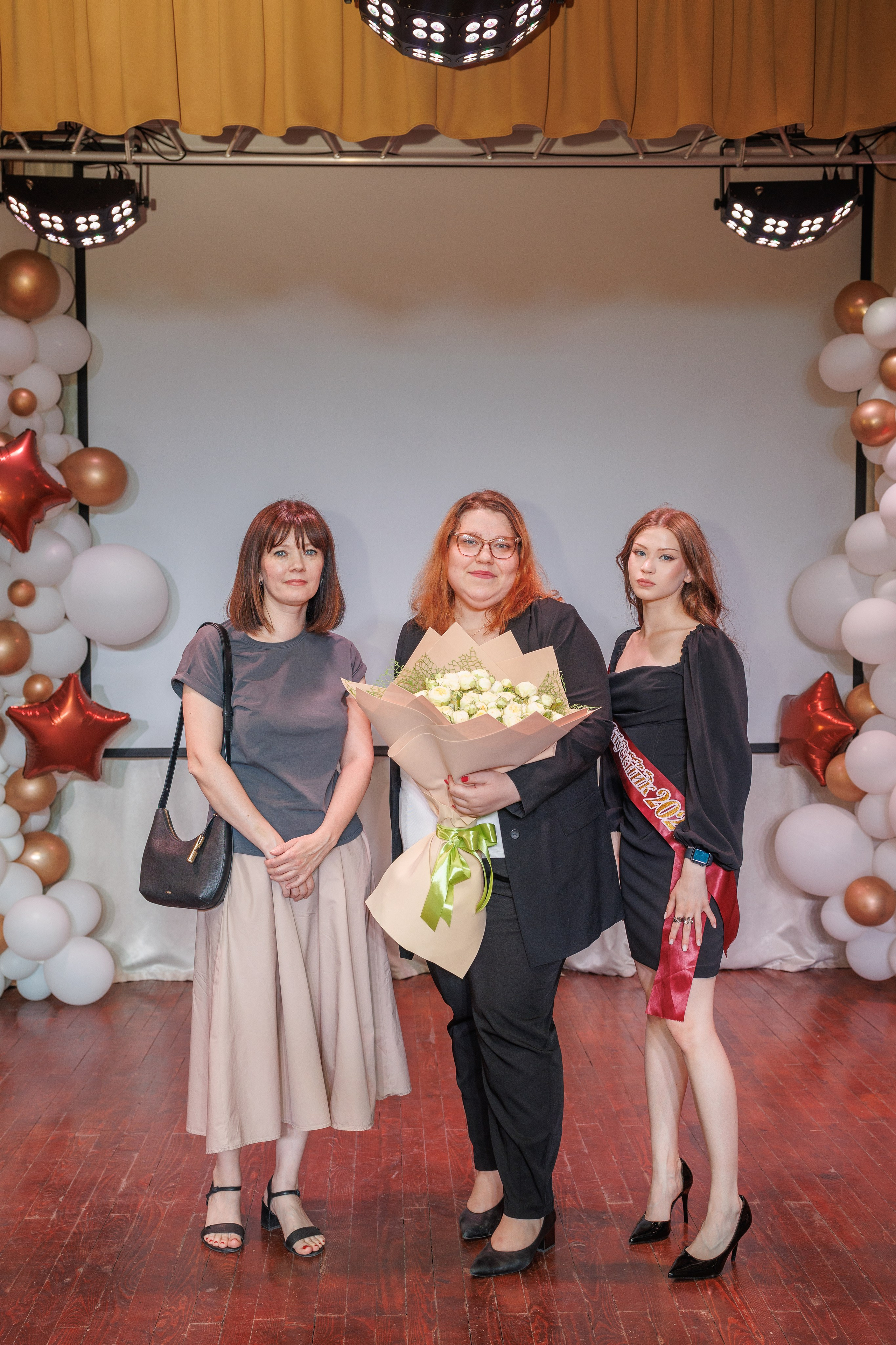 Вручение аттестатов. Свадебный и семейный фотограф в Новосибирске Ирина Дорошкова