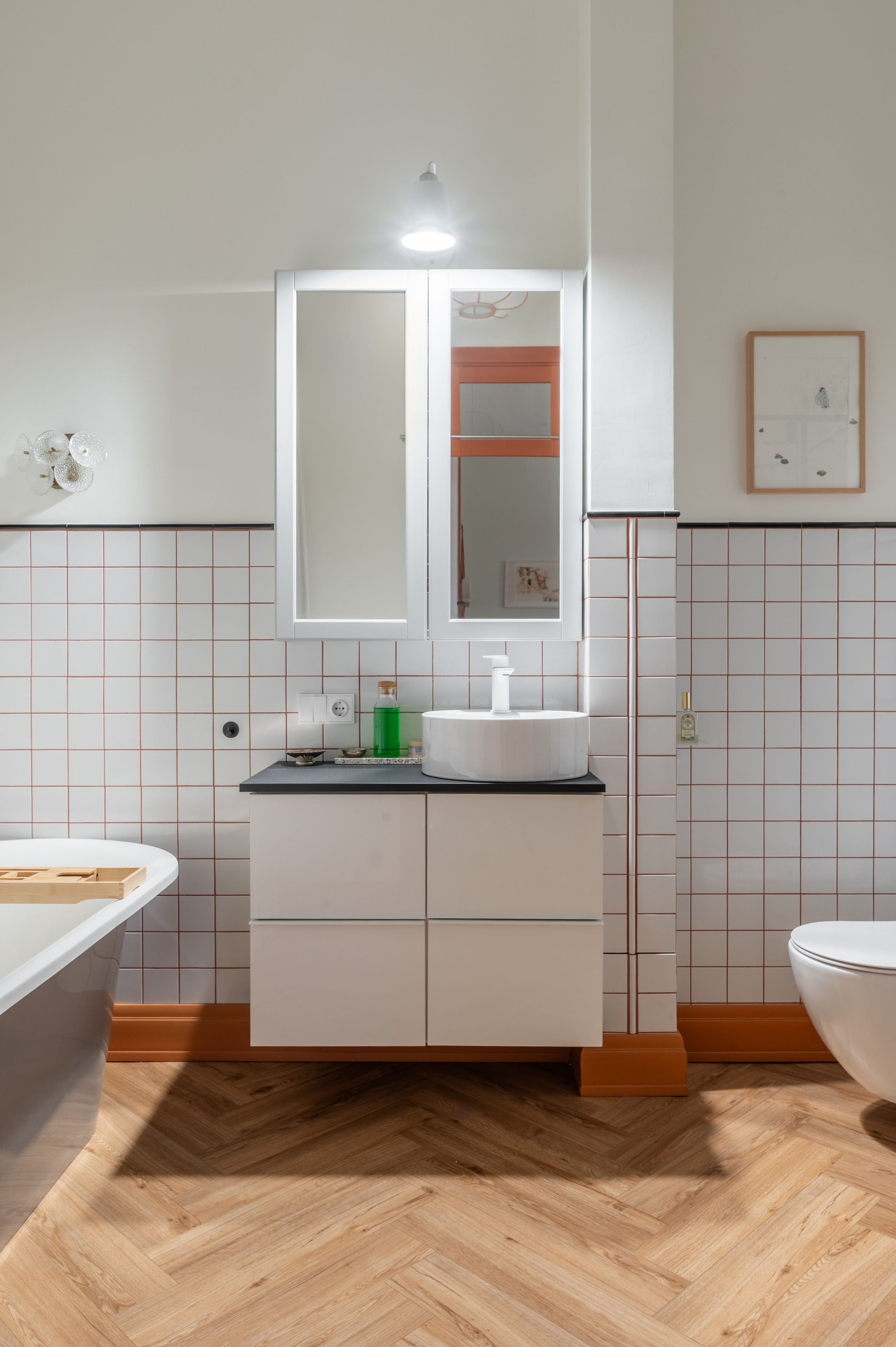 Санузел с лаконичной отделкой, интерьерная фотография Артура Попова.