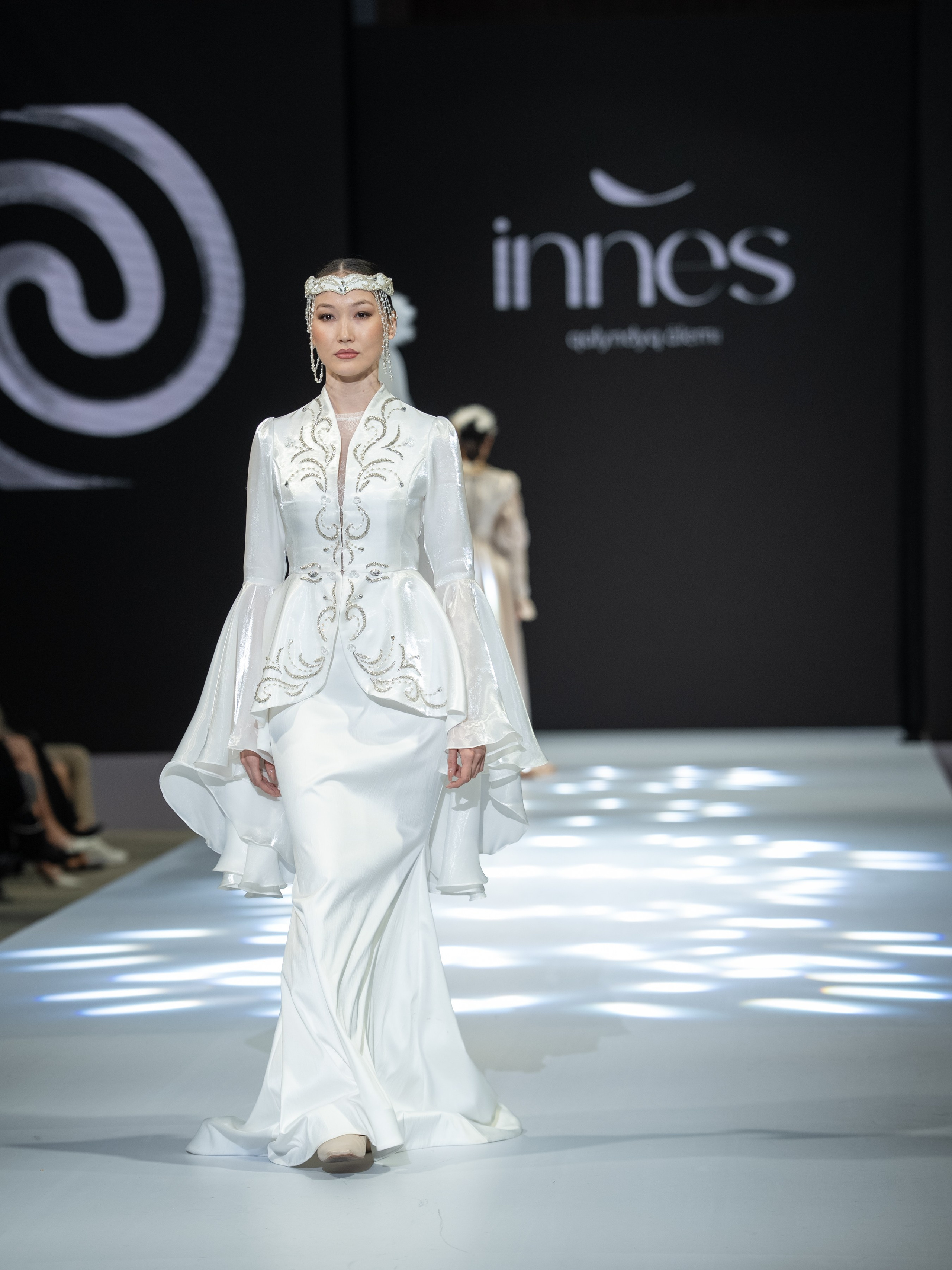 EURASIAN FASHION WEEK Innes. Сайт Алматинского НЮ АРТ, будуар и фэшн фотографа Дениса Карпенко