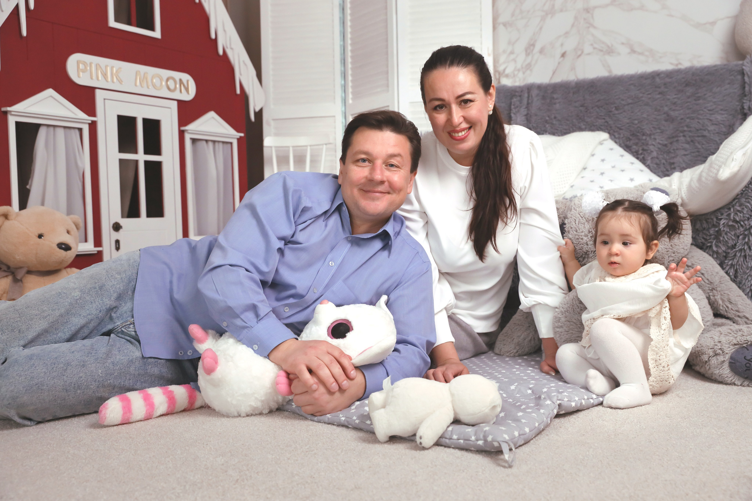 Семейная фотосессия в студии. Семейный и школьный фотограф в Краснодаре Юлия Избенко. Выпускные альбомы Краснодар