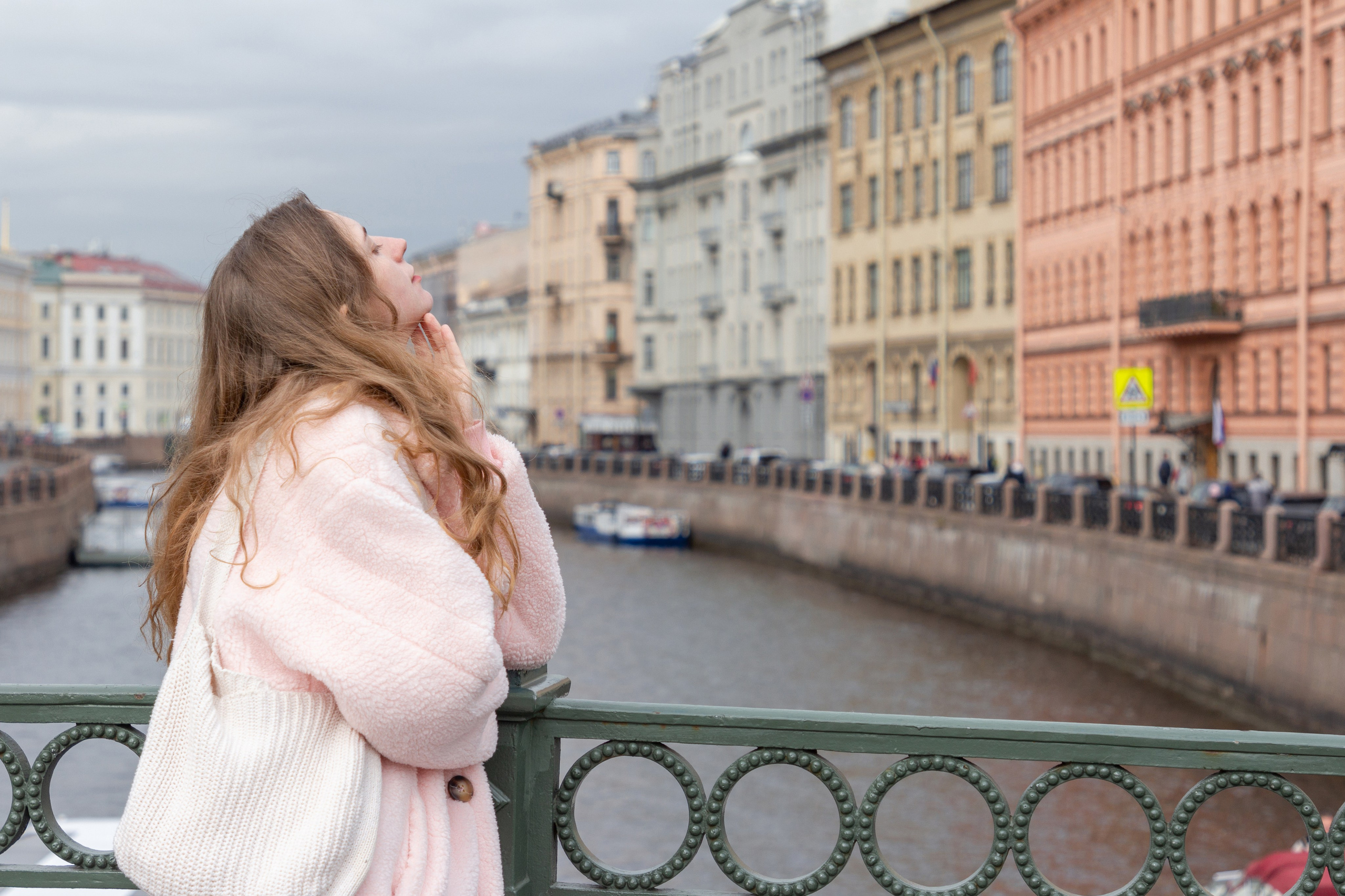 Фотопрогулка по центру Питера с подружками. Портретный и семейный фотограф в Санкт-Петербурге Ульяна Жукова