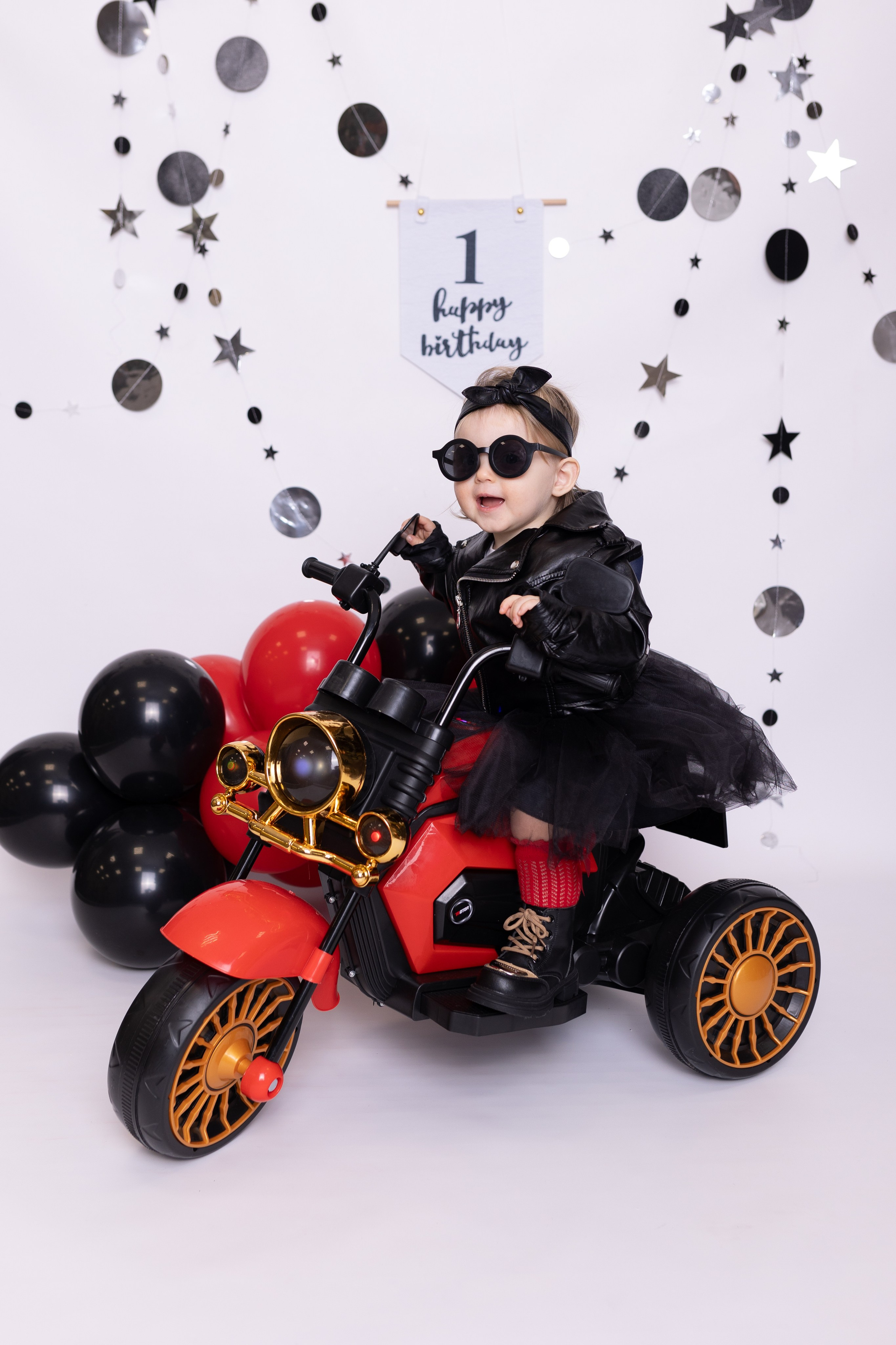 Фотозона с мотоциклом. Фотограф новорожденных. Детский и семейный фотограф Марьяна Юдина