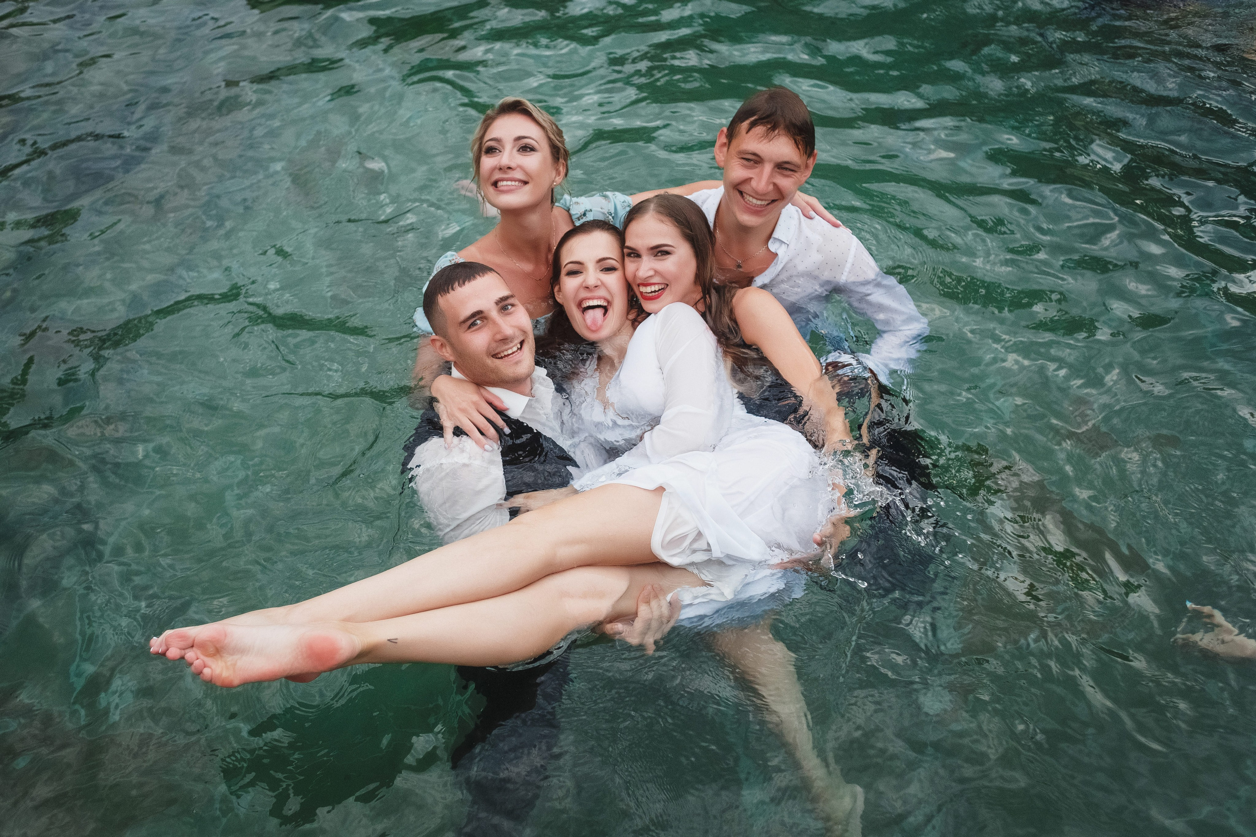 Свадебный фотограф Таганрог — фотосессия в центре города и банкет в коттедже «Виктория». Свадебный и семейный фотограф в Таганроге Бакарюк Антон