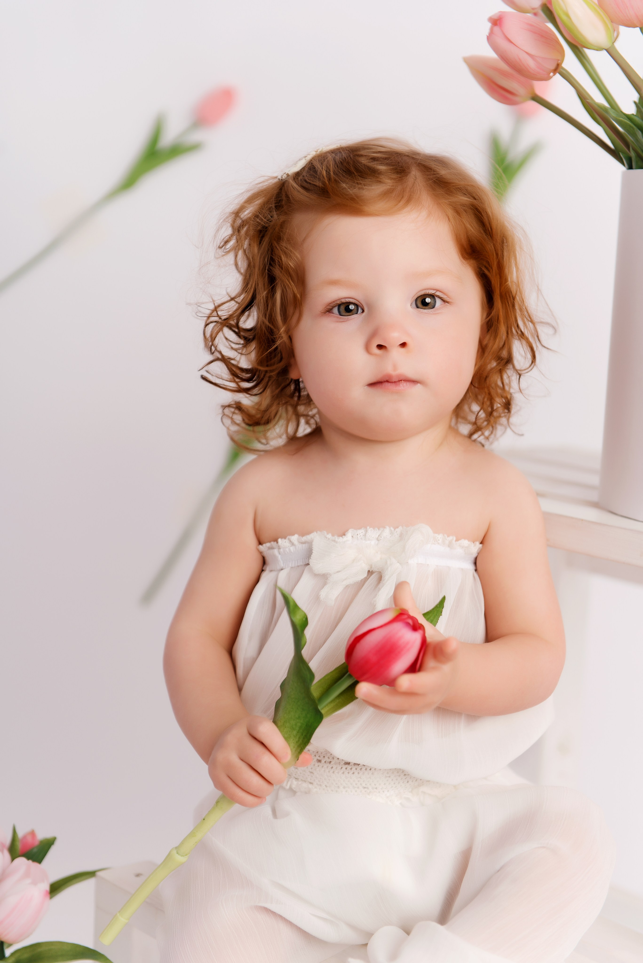 Съёмка с цветами Весенний проект. Детский фотограф в Долгопрудном и Москве