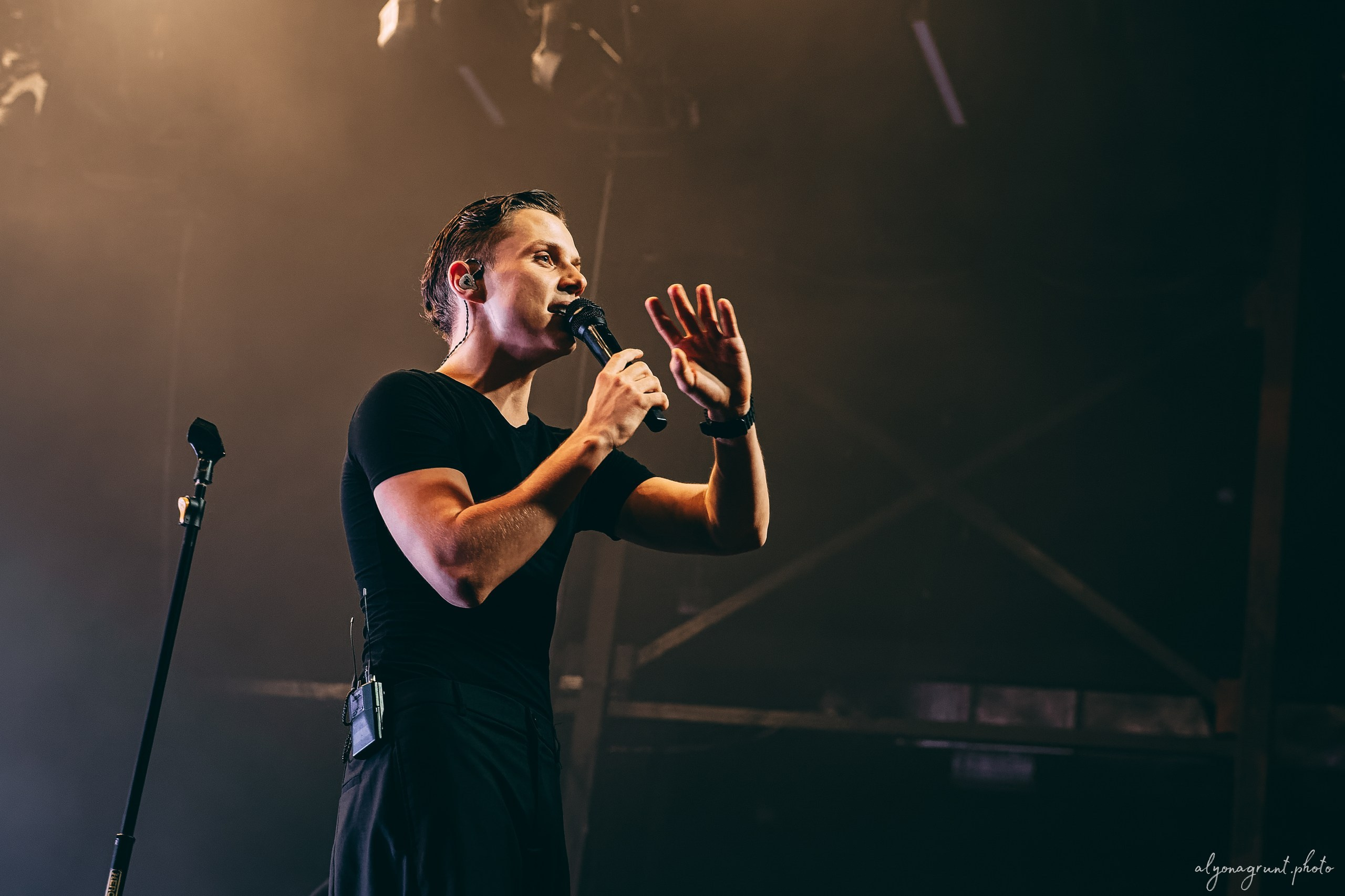 Ваня Дмитриенко, фоторепортаж СПб, A2, 23.10.2025. Алена Адрианова: фотограф в Санкт-Петербурге