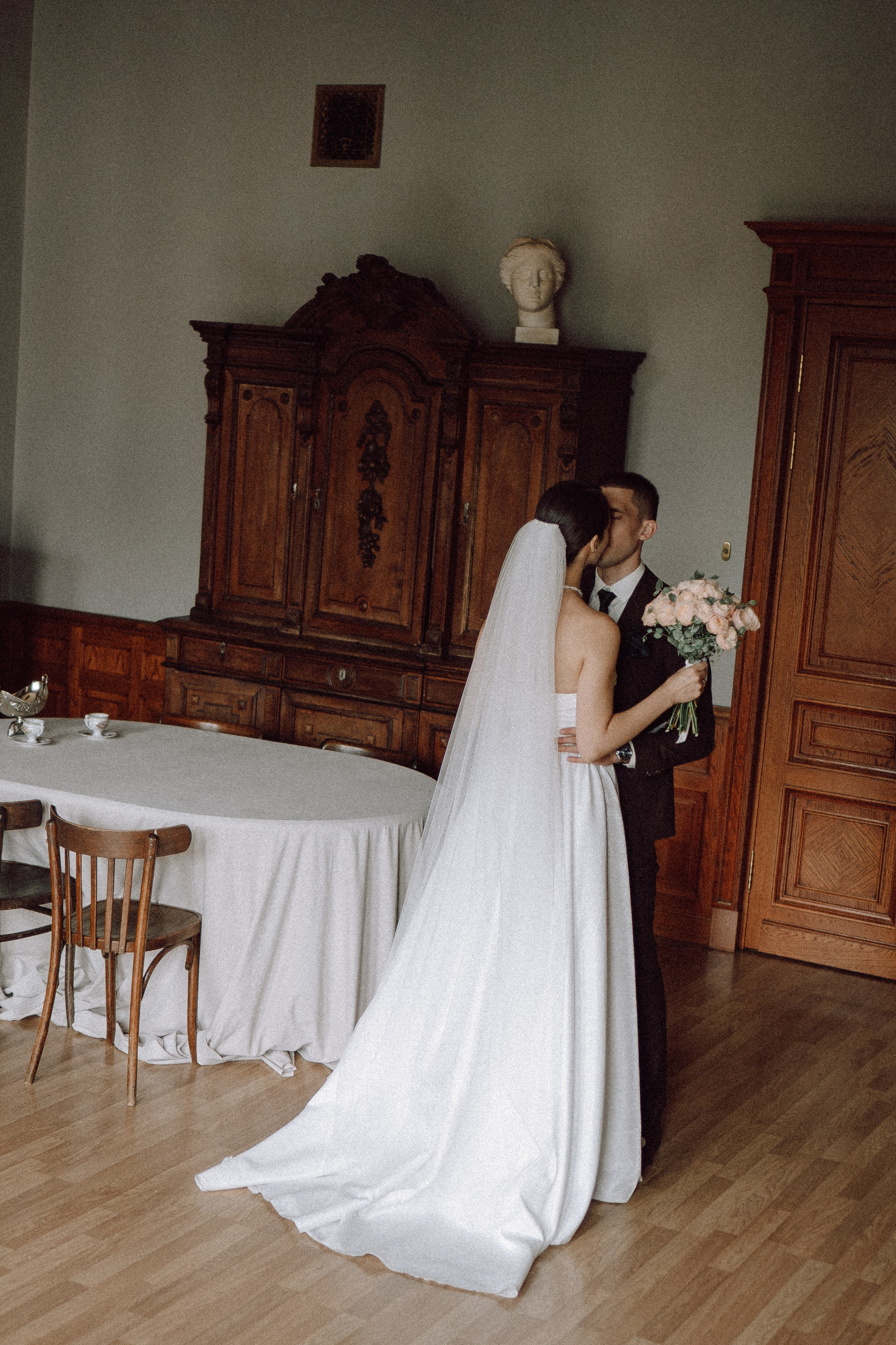 СВАДЕБНАЯ ПРОГУЛКА В САНТК-ПЕТЕРБУРГЕ (ИСАКИЕВСКИЙ СОБОР, ЗИМНЯЯ КАНАВКА, ЭРМИТАЖ И БОЛЬШАЯ МОРСКАЯ УЛИЦА). Профессиональный фотограф, Санкт-Петербург — Виктория Богомолова