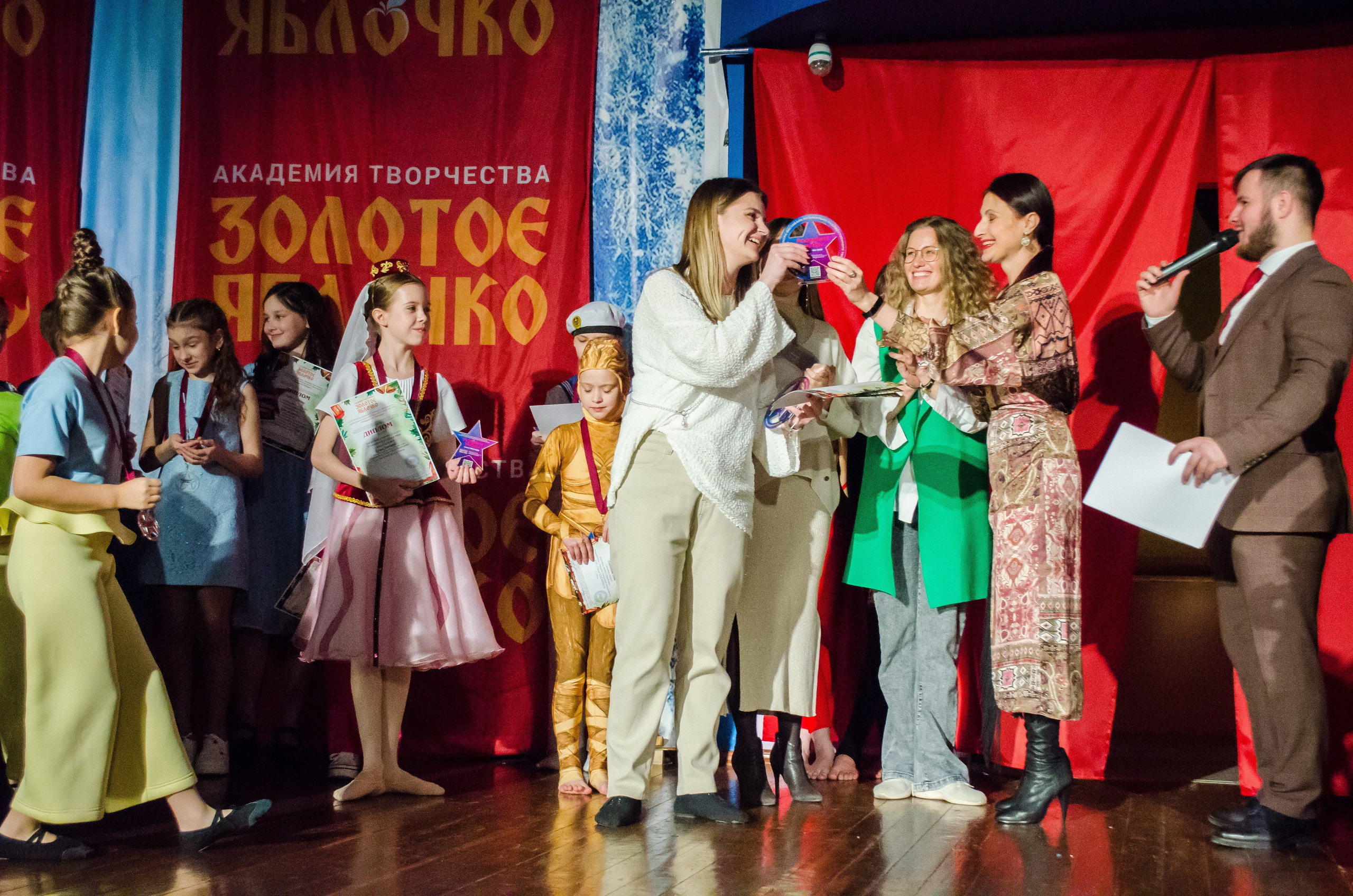 14 декабря, г. Омск. Золотое яблочко