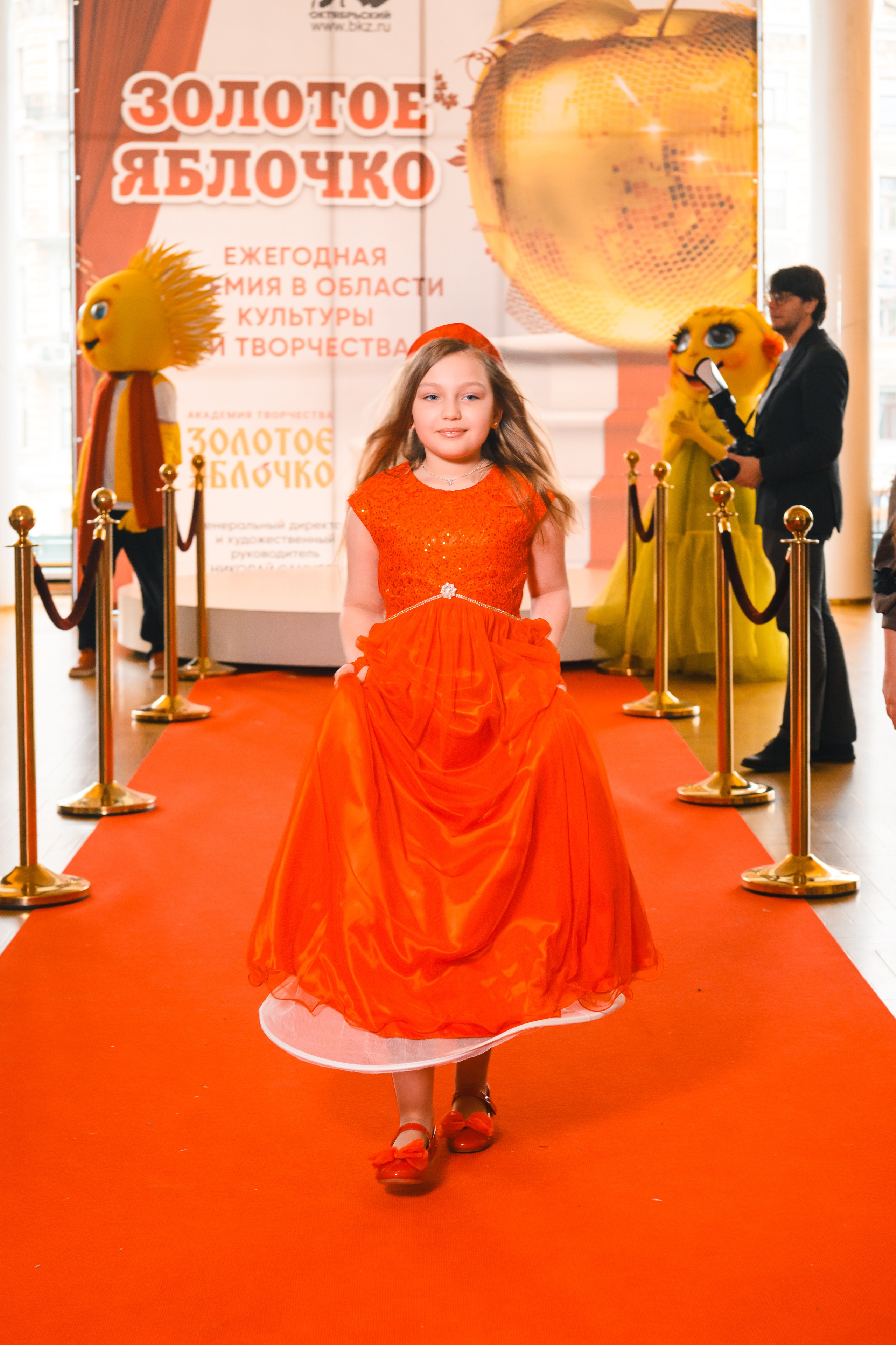 23 апреля, красная дорожка, БКЗ Октябрьский, г. Санкт-Петербург. Золотое яблочко
