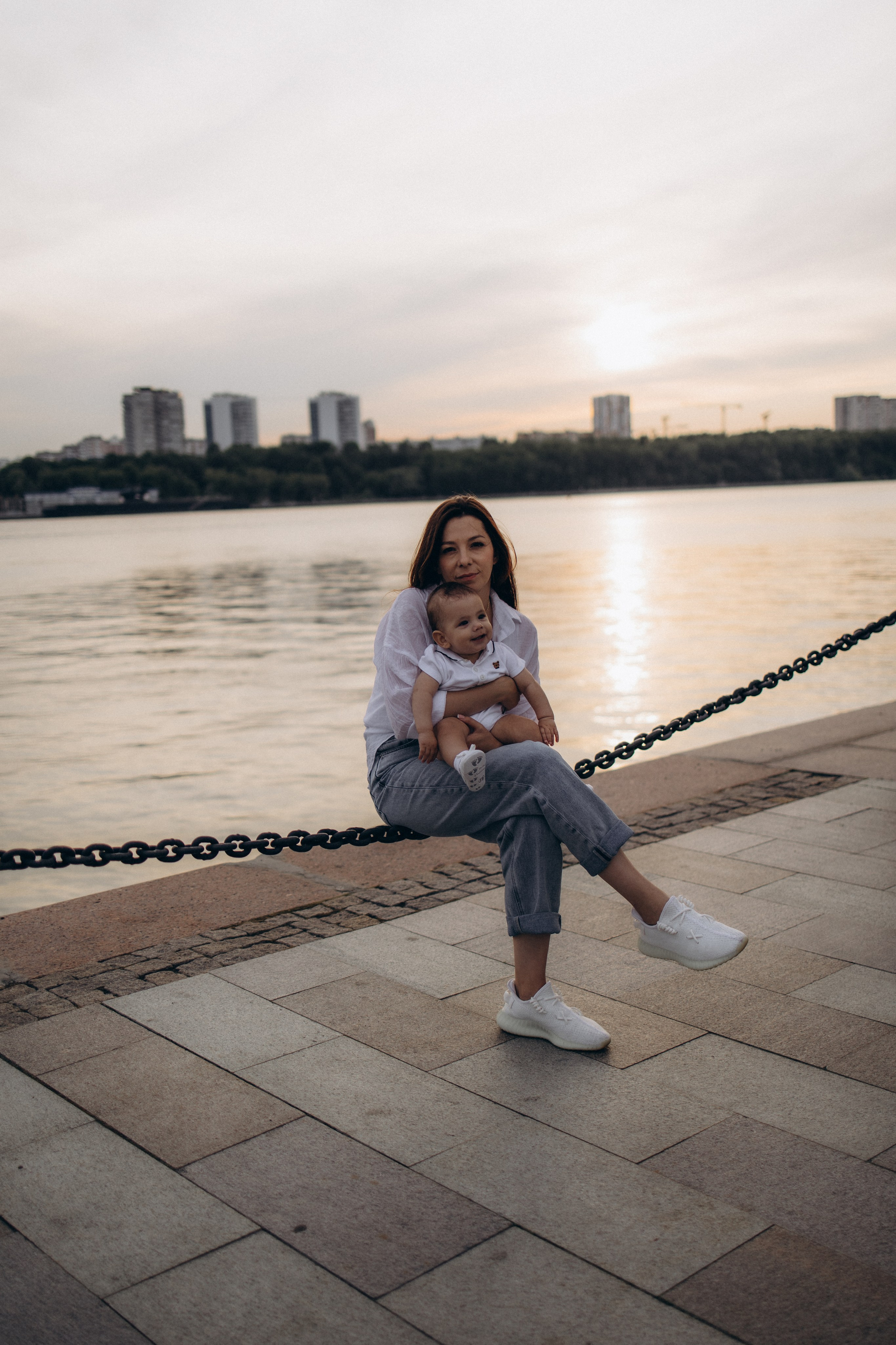 Прогулочная семейная фотосессия на Речном вокзале. Семейный фотограф в Москве и Люберцах Юлия Гуськова