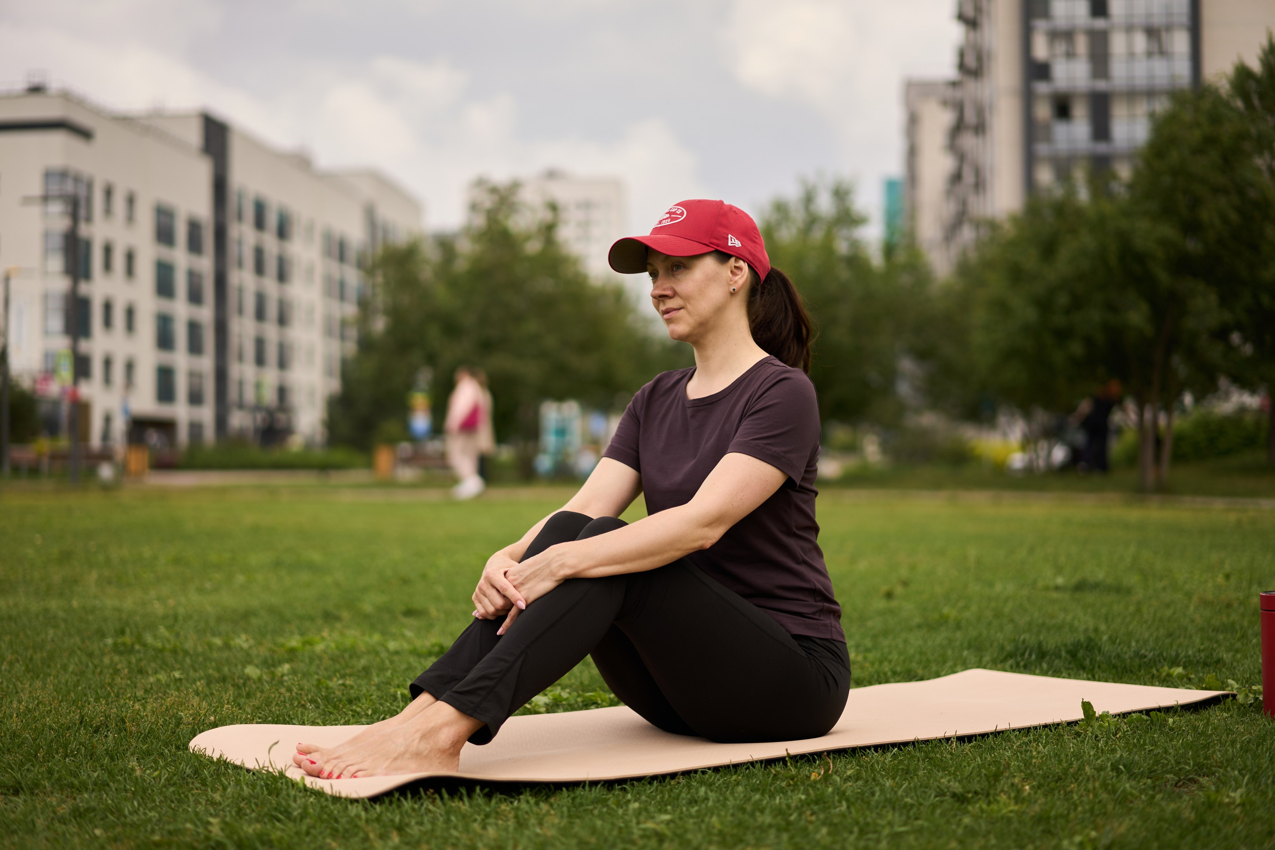 Репортажная съемка занятия йоги в парке. Фотограф Екатеринбург Кокшарова Александра