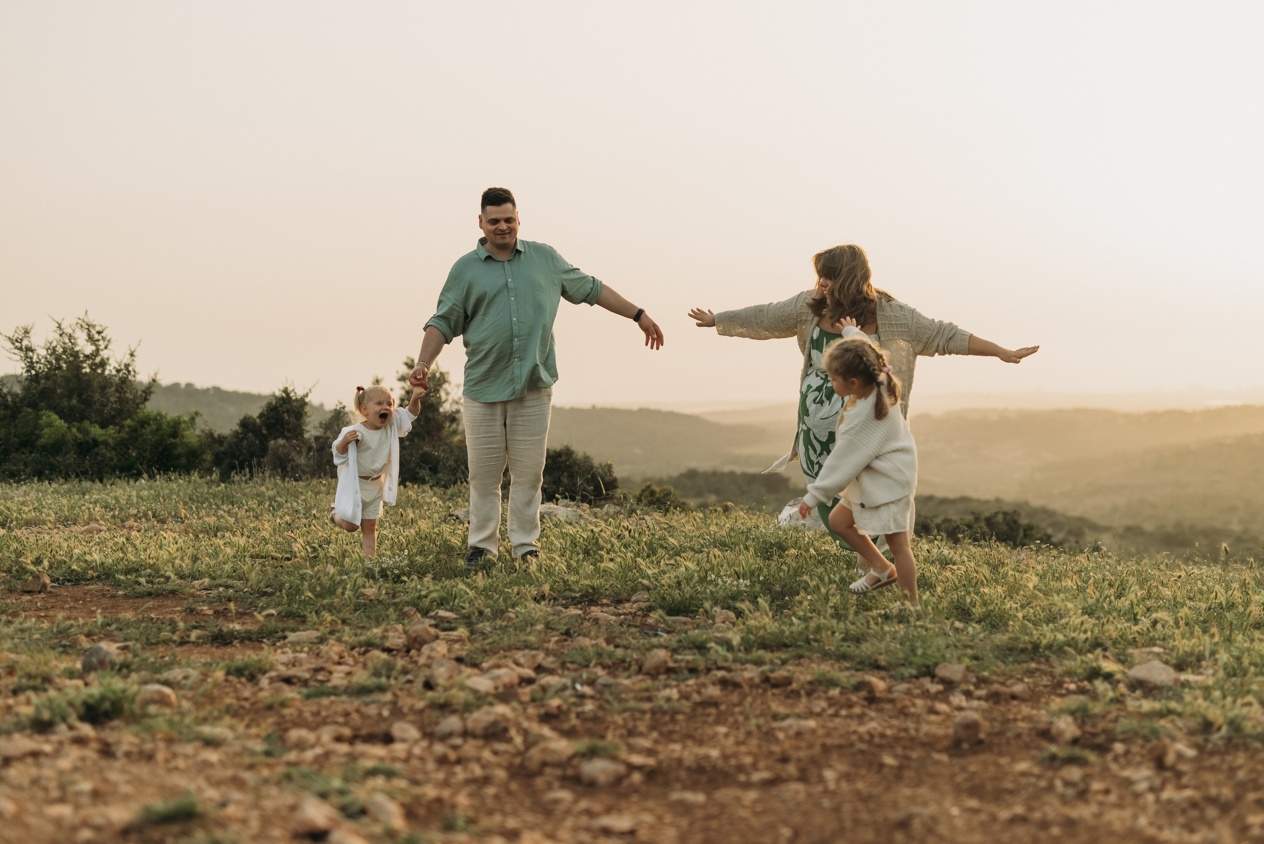 Family: Iryna, Vlad, Yasmin & Arina. Family photographer in Israel | Alesya Superfin