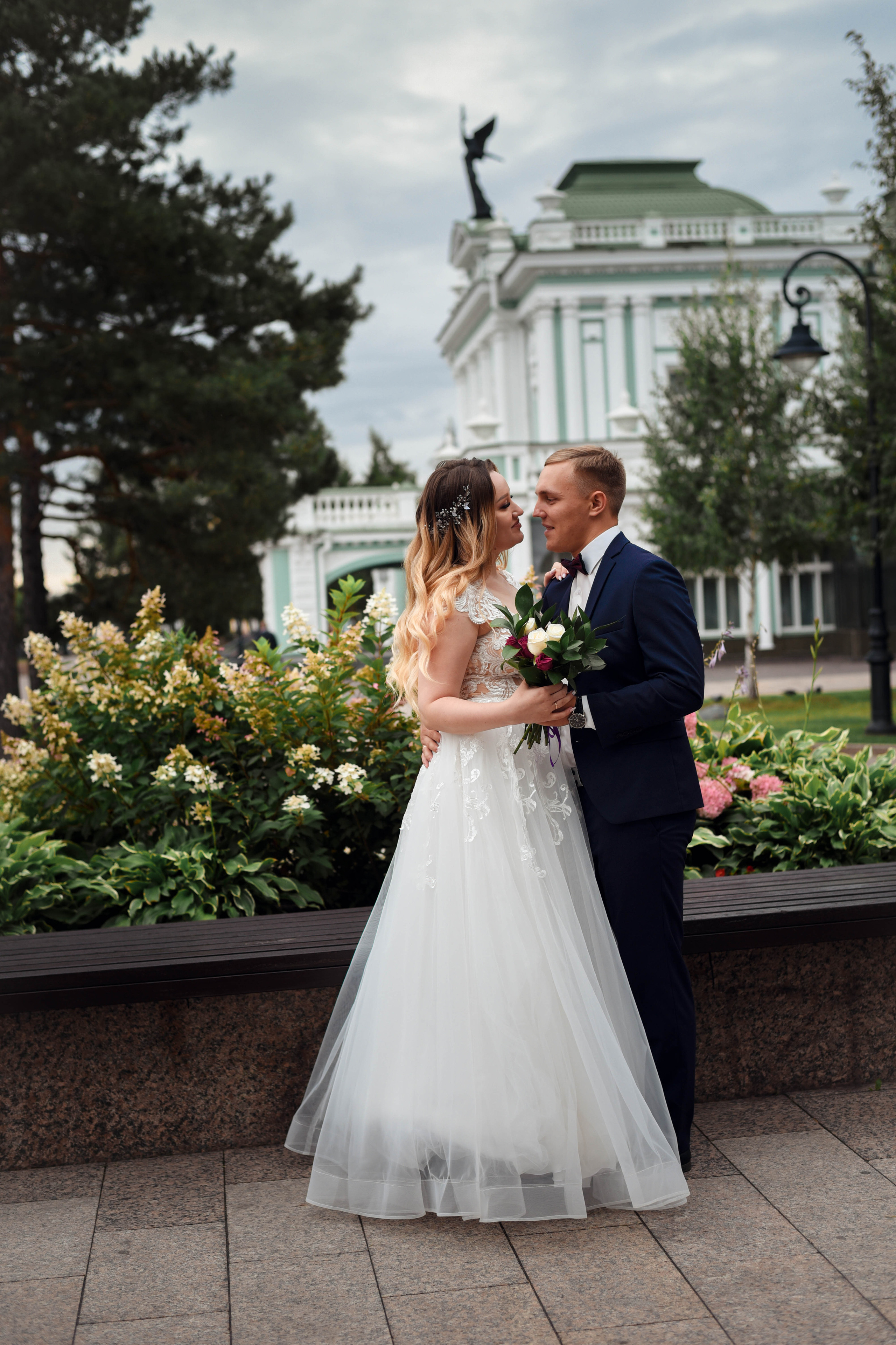 Летняя серия кадров с прогулки Александра и Юлии. Свадебный, семейный, детский, контент фотограф в Омске Максим Ильин